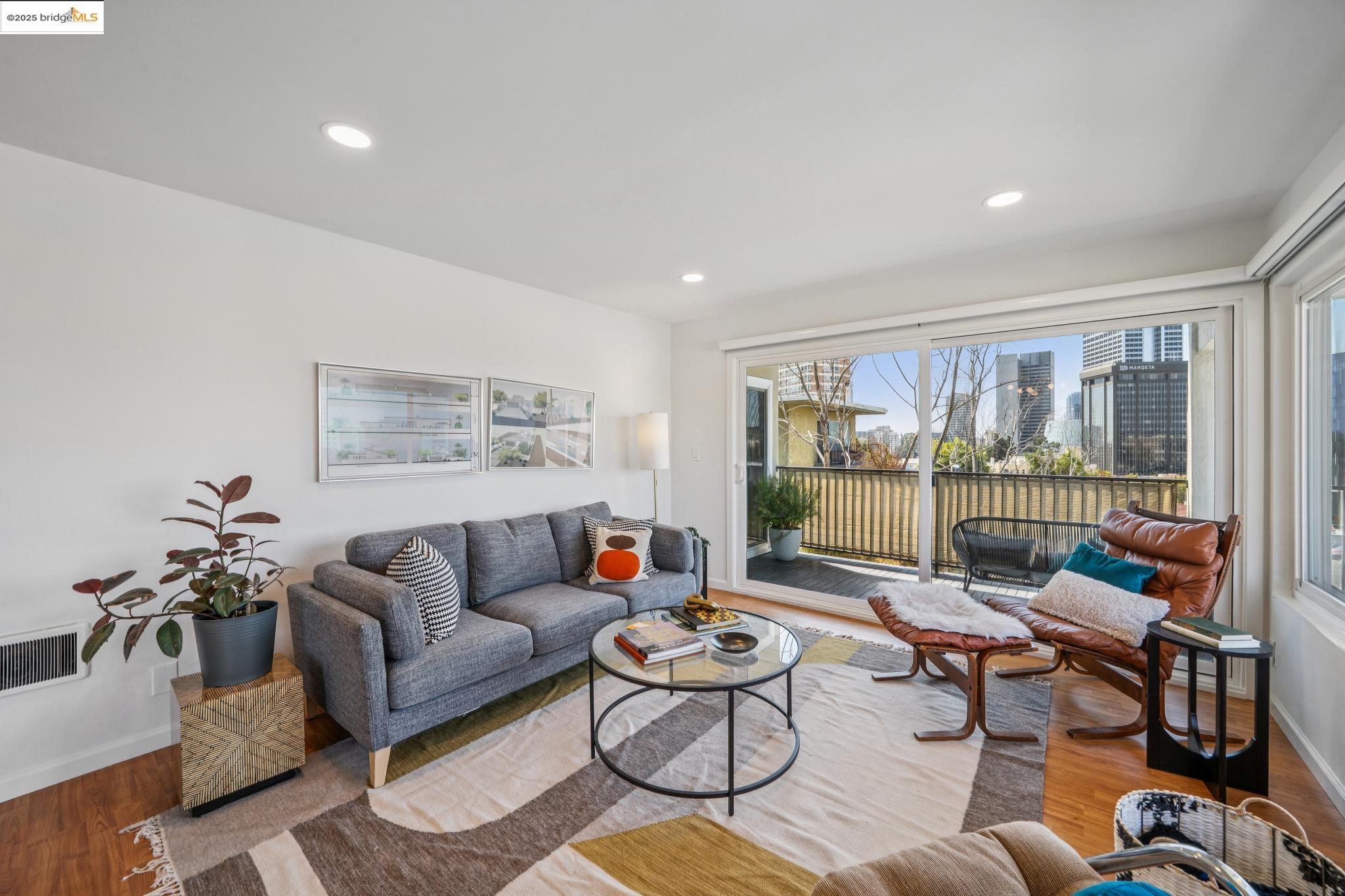 Detail Gallery Image 6 of 31 For 85 Vernon St #208,  Oakland,  CA 94610 - 2 Beds | 2 Baths