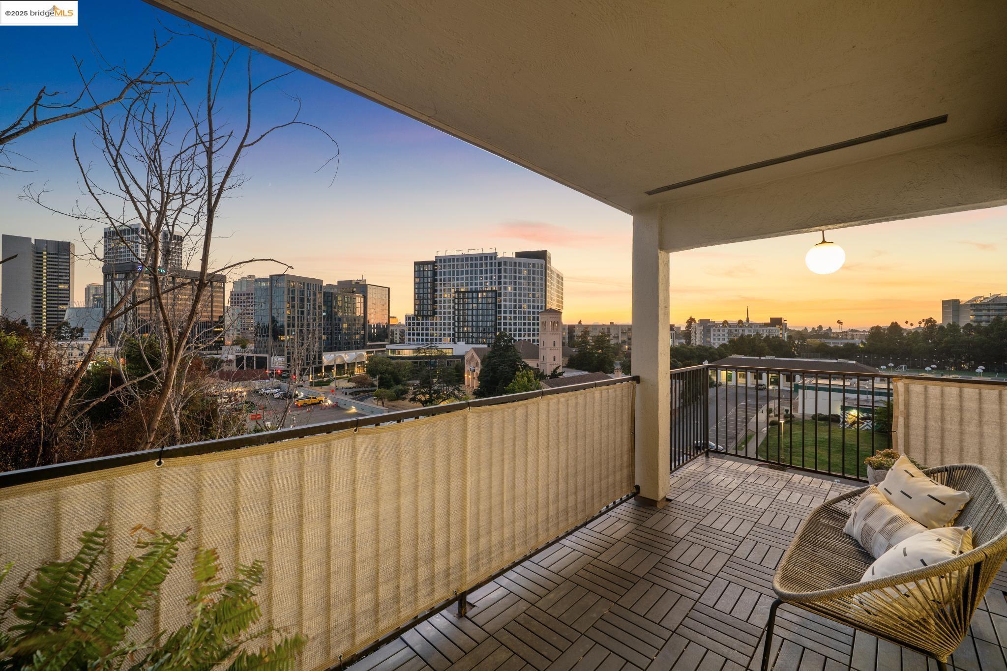 Detail Gallery Image 8 of 31 For 85 Vernon St #208,  Oakland,  CA 94610 - 2 Beds | 2 Baths
