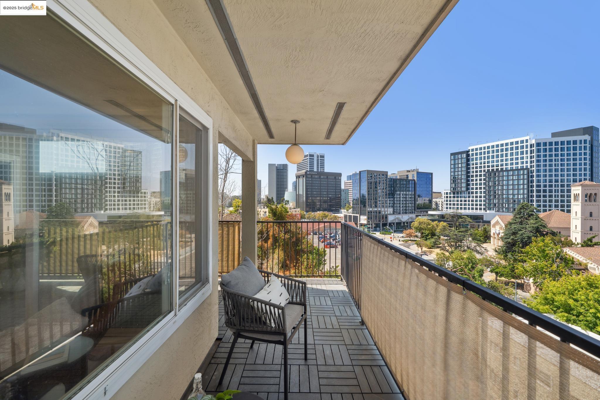 Detail Gallery Image 9 of 31 For 85 Vernon St #208,  Oakland,  CA 94610 - 2 Beds | 2 Baths