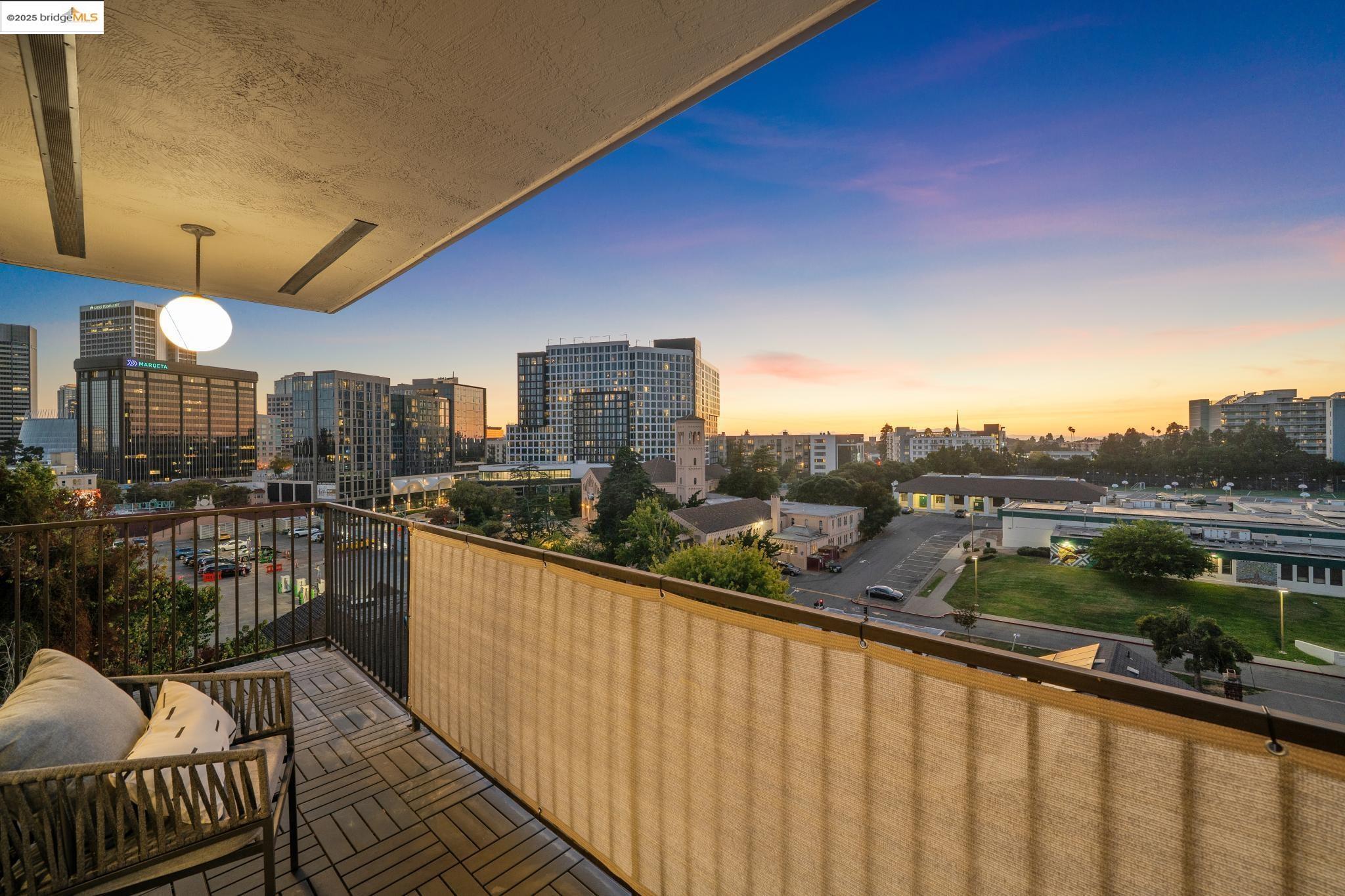 Detail Gallery Image 10 of 31 For 85 Vernon St #208,  Oakland,  CA 94610 - 2 Beds | 2 Baths