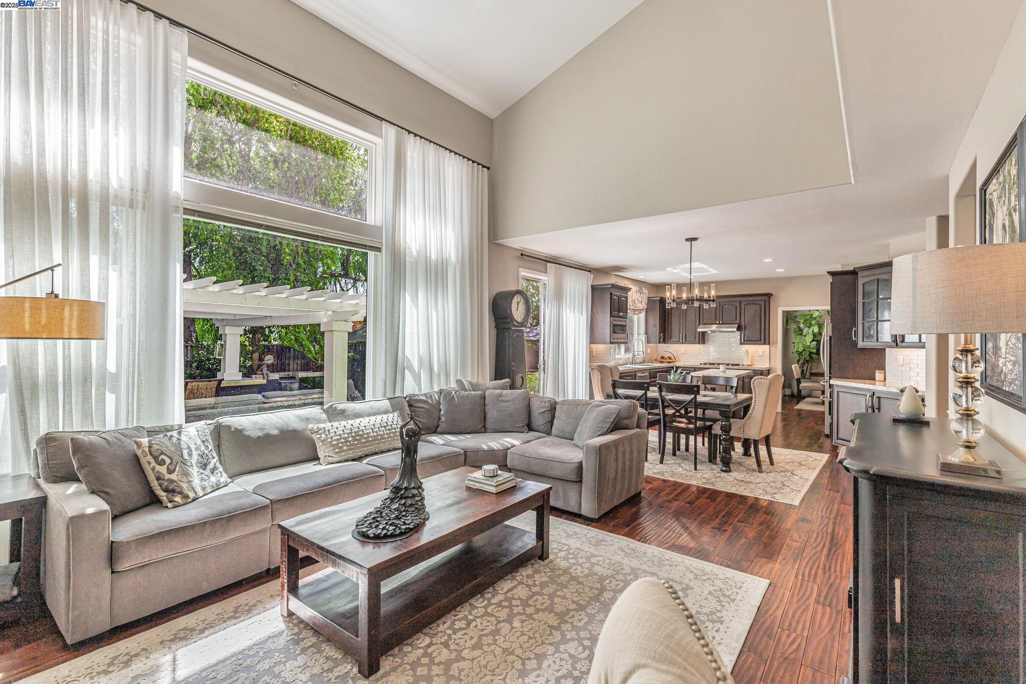Detail Gallery Image 12 of 60 For 2460 Magnolia Way, Morgan Hill,  CA 95037 - 5 Beds | 3 Baths