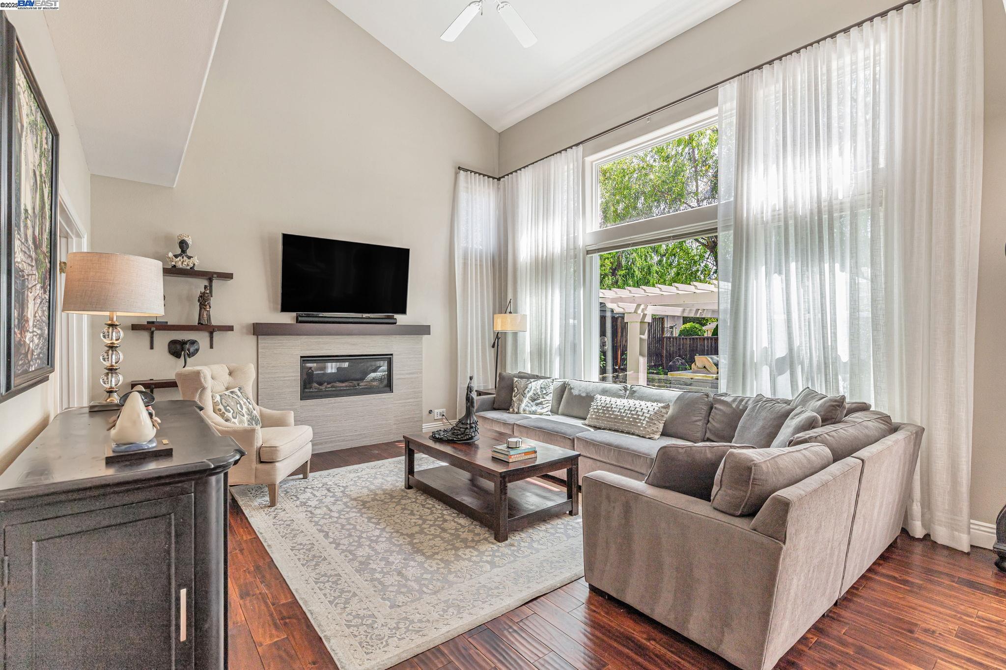 Detail Gallery Image 14 of 60 For 2460 Magnolia Way, Morgan Hill,  CA 95037 - 5 Beds | 3 Baths