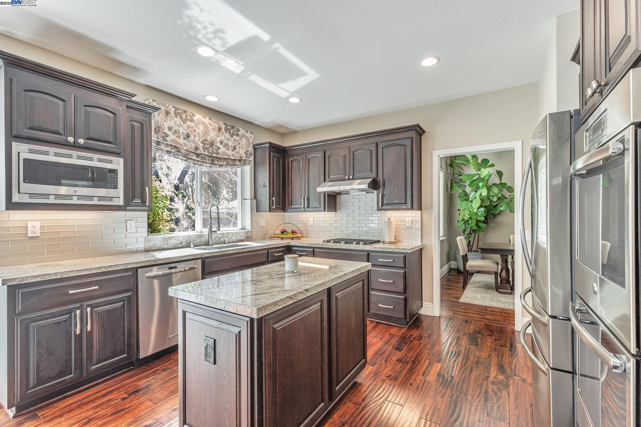 Detail Gallery Image 16 of 60 For 2460 Magnolia Way, Morgan Hill,  CA 95037 - 5 Beds | 3 Baths