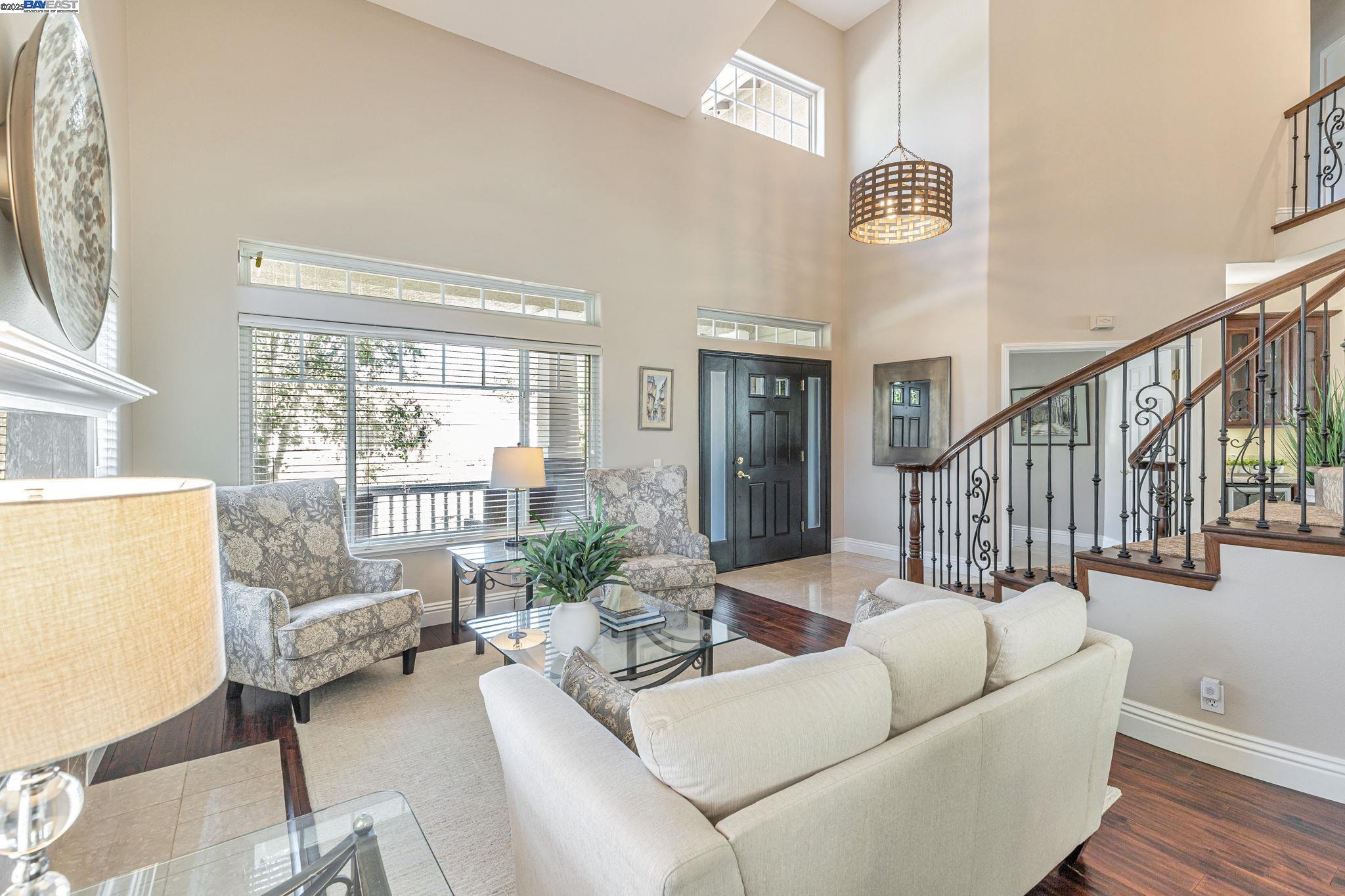 Detail Gallery Image 9 of 60 For 2460 Magnolia Way, Morgan Hill,  CA 95037 - 5 Beds | 3 Baths