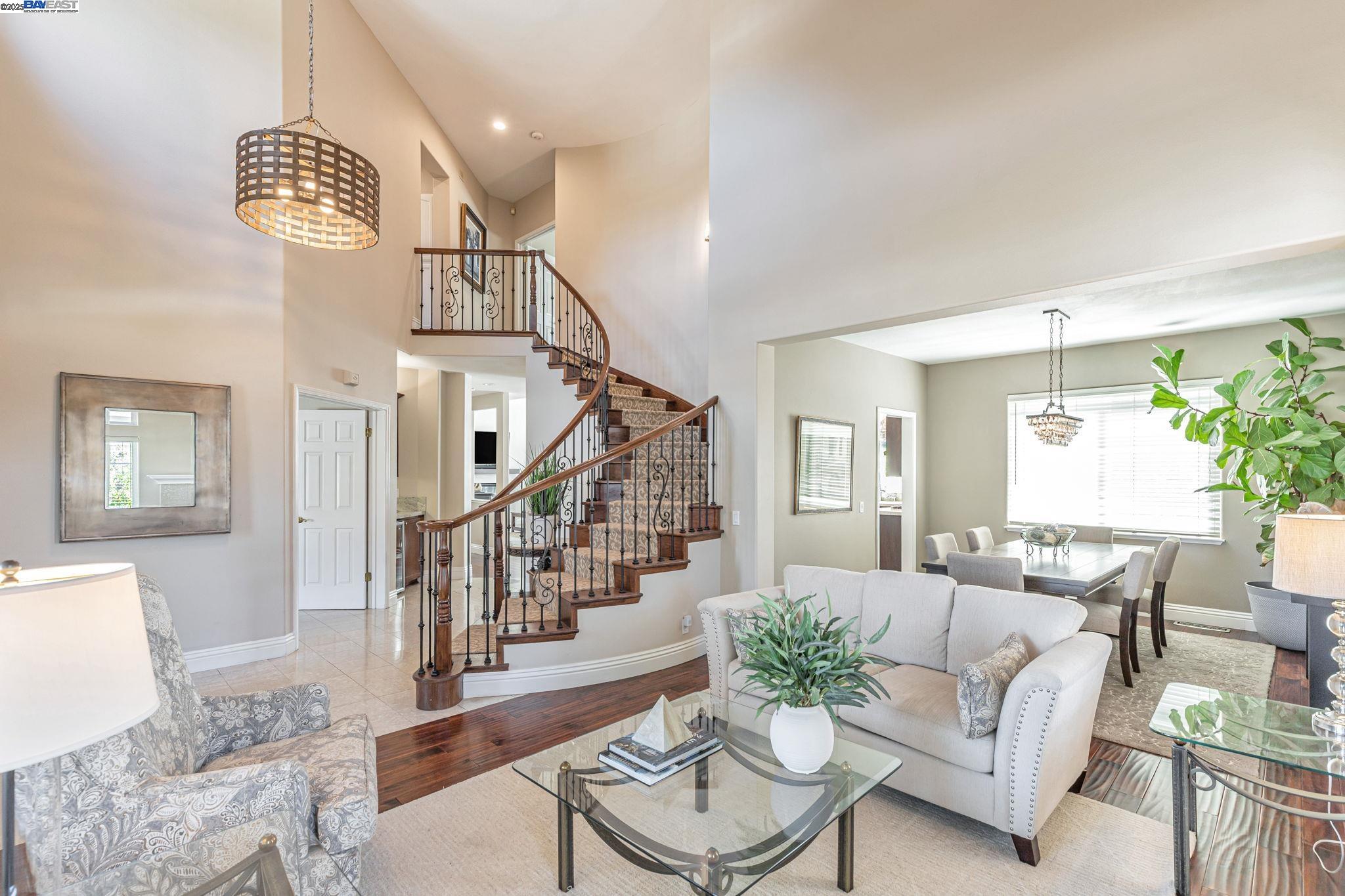 Detail Gallery Image 10 of 60 For 2460 Magnolia Way, Morgan Hill,  CA 95037 - 5 Beds | 3 Baths