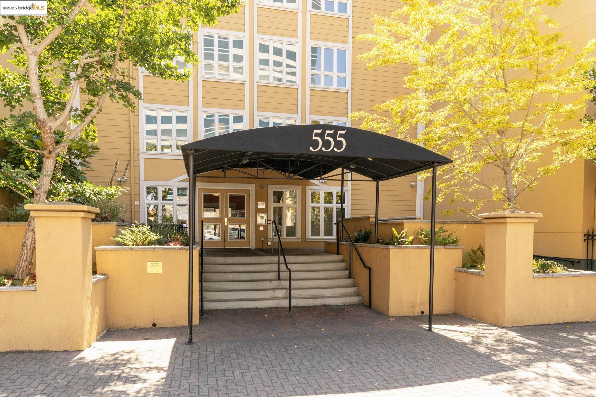 Detail Gallery Image 2 of 32 For 555 10th St #315,  Oakland,  CA 94607 - 2 Beds | 2 Baths