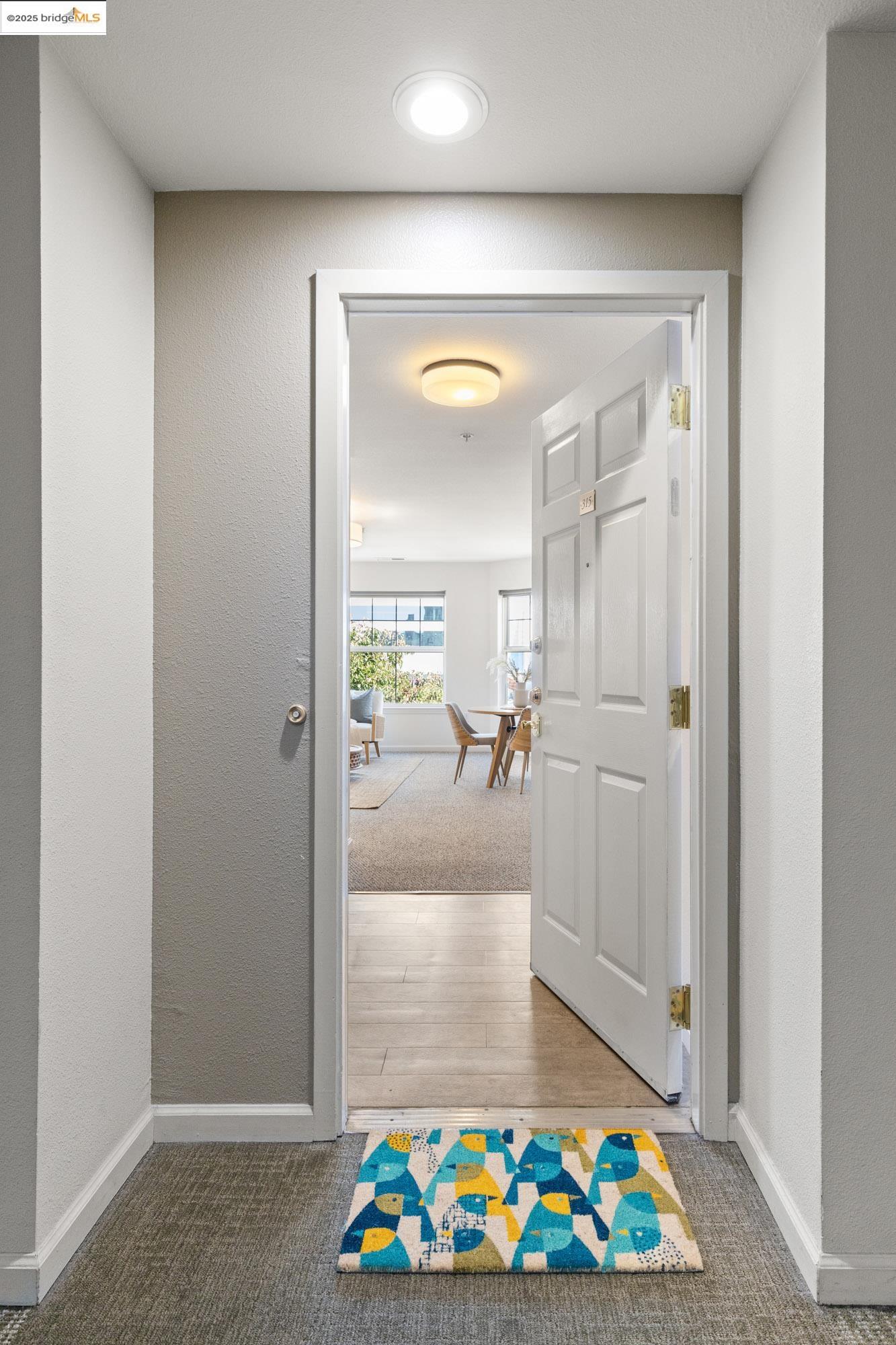 Detail Gallery Image 3 of 32 For 555 10th St #315,  Oakland,  CA 94607 - 2 Beds | 2 Baths