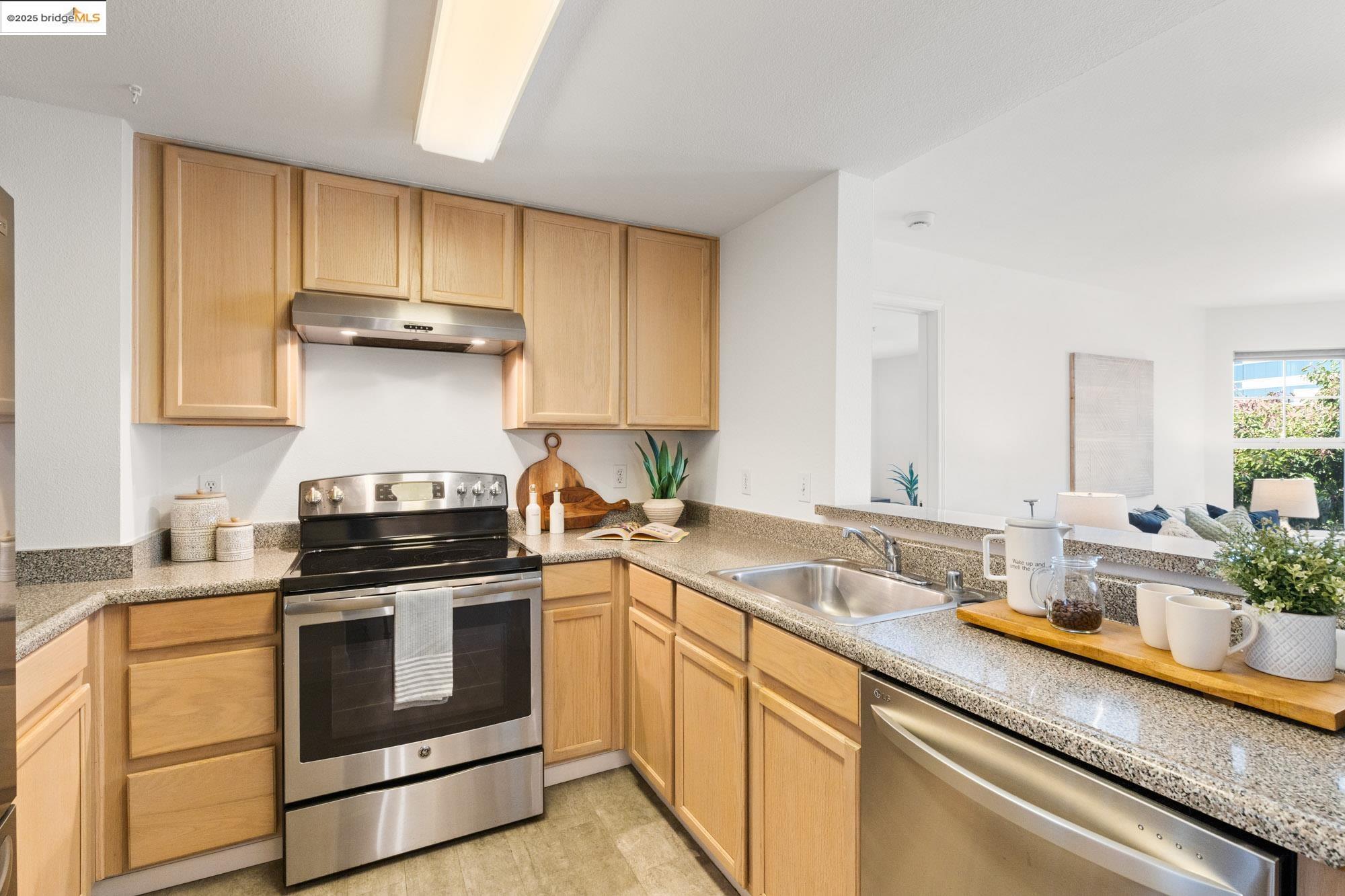 Detail Gallery Image 6 of 32 For 555 10th St #315,  Oakland,  CA 94607 - 2 Beds | 2 Baths