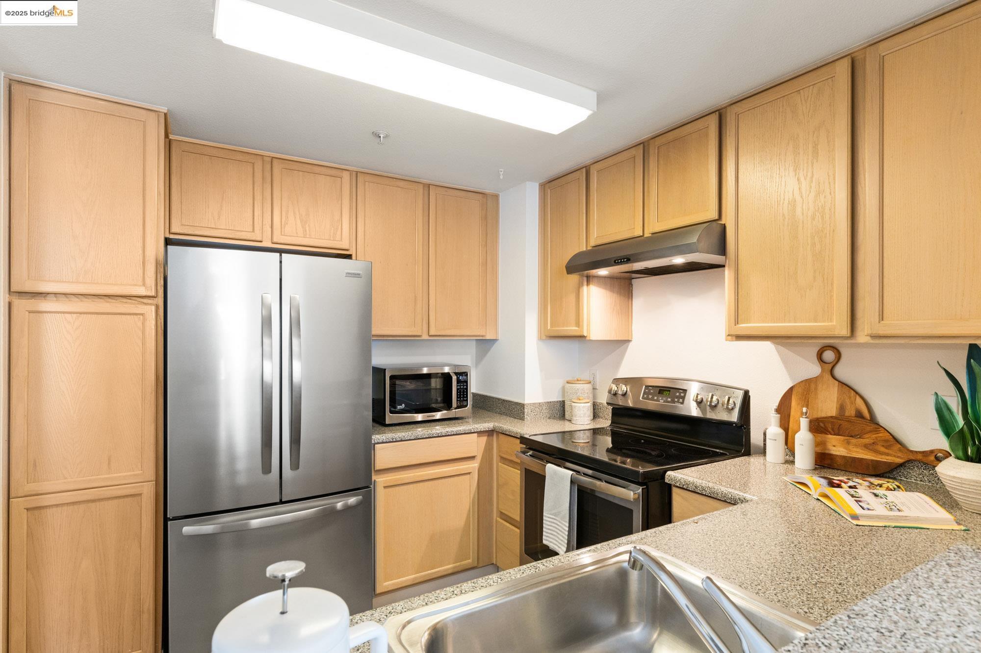 Detail Gallery Image 8 of 32 For 555 10th St #315,  Oakland,  CA 94607 - 2 Beds | 2 Baths