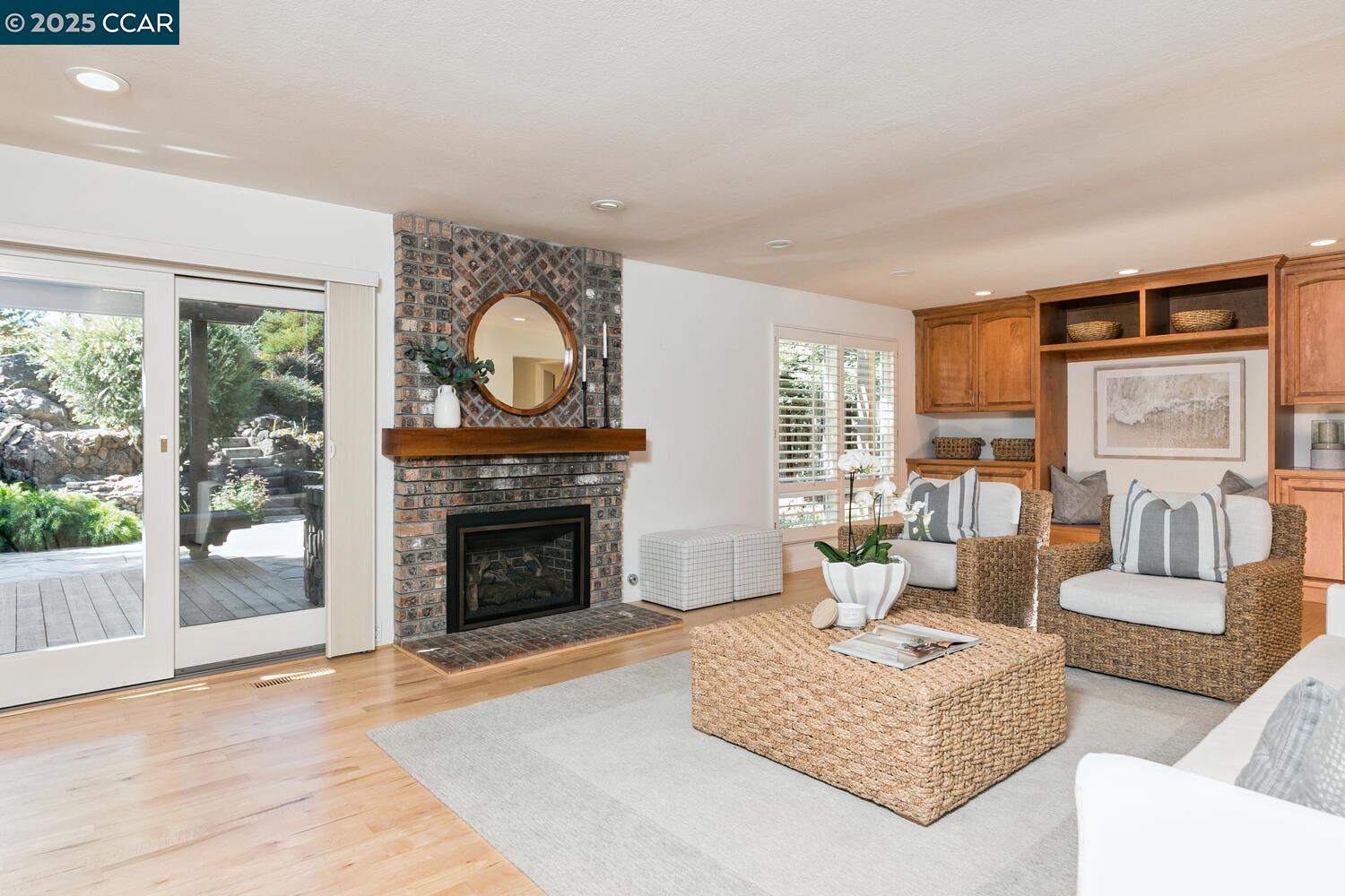 Detail Gallery Image 13 of 40 For 1555 Pebblebrook Ct, Walnut Creek,  CA 94596 - 3 Beds | 2/1 Baths