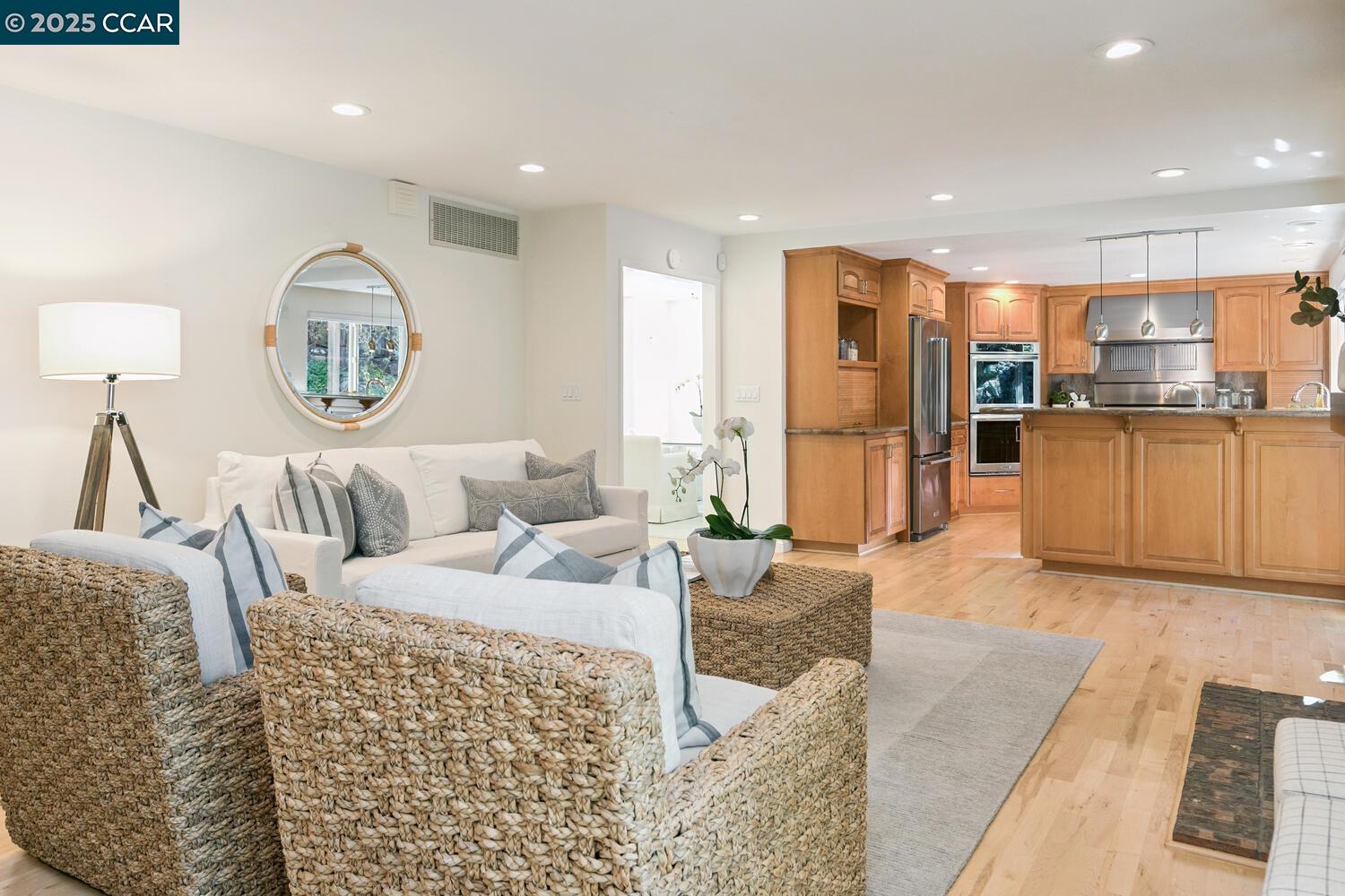 Detail Gallery Image 16 of 40 For 1555 Pebblebrook Ct, Walnut Creek,  CA 94596 - 3 Beds | 2/1 Baths