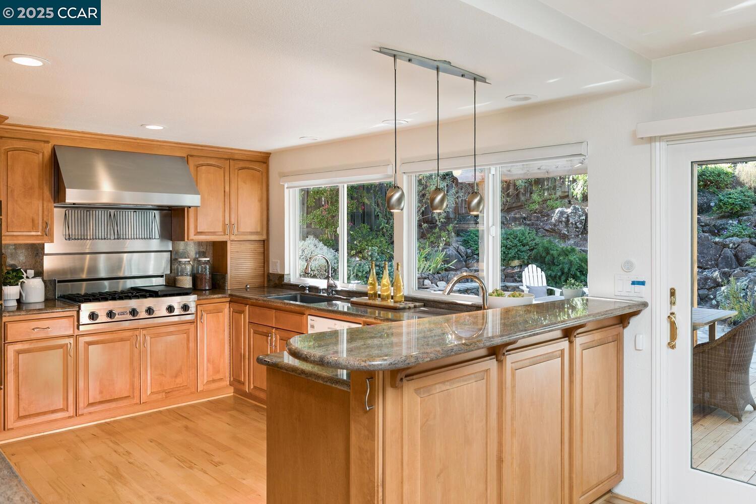 Detail Gallery Image 17 of 40 For 1555 Pebblebrook Ct, Walnut Creek,  CA 94596 - 3 Beds | 2/1 Baths