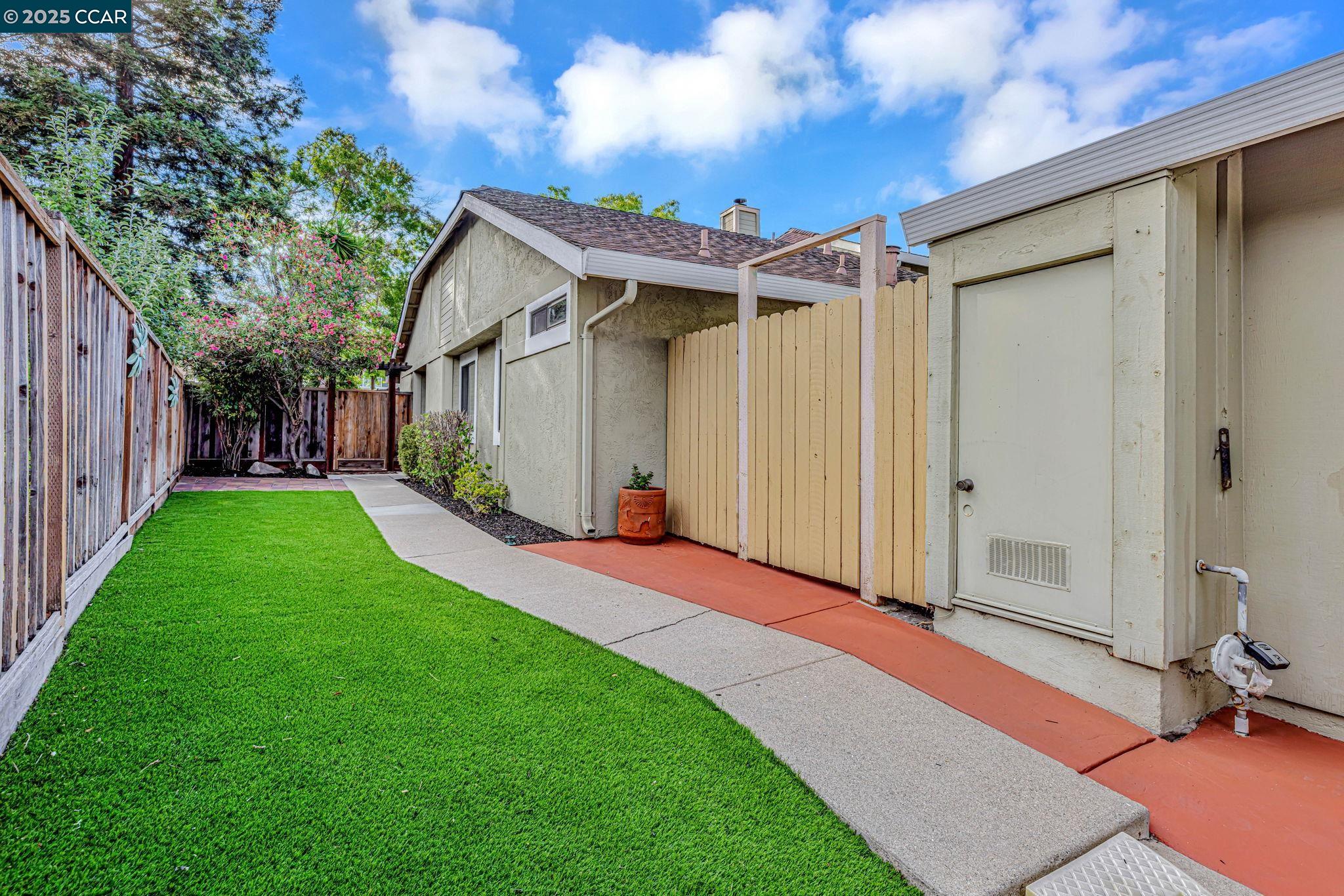 Detail Gallery Image 29 of 33 For 7684 Arbor Creek Cir, Dublin,  CA 94568 - 3 Beds | 2 Baths