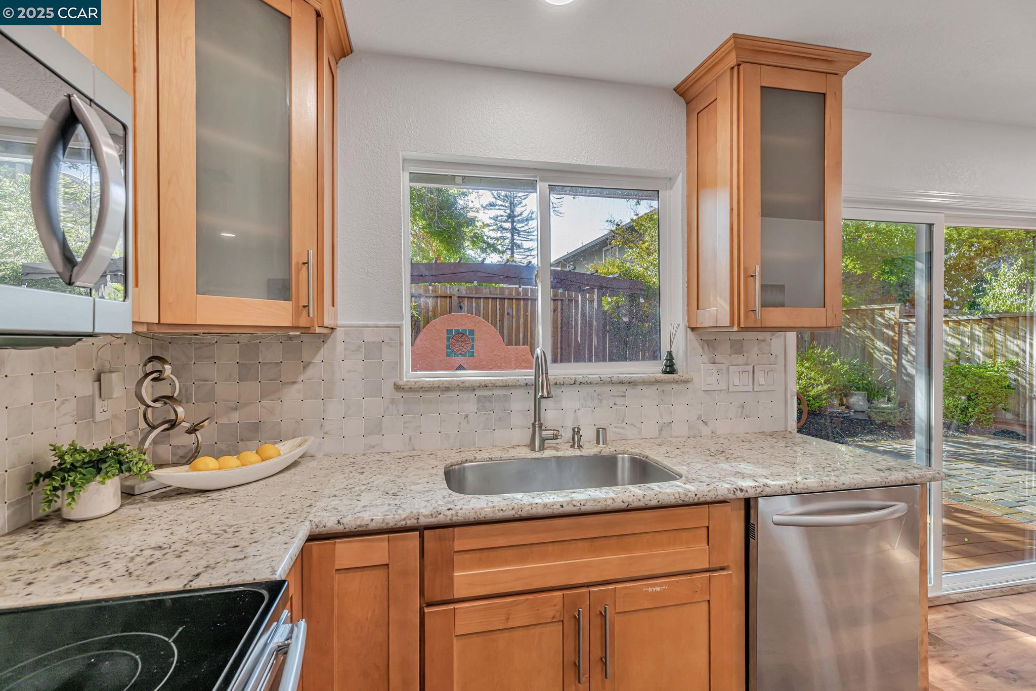 Detail Gallery Image 5 of 33 For 7684 Arbor Creek Cir, Dublin,  CA 94568 - 3 Beds | 2 Baths