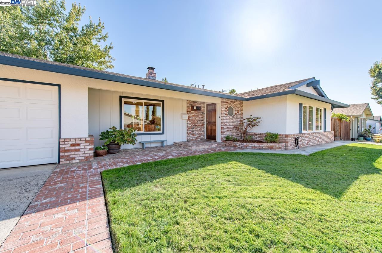 Detail Gallery Image 2 of 42 For 173 Rainier Ave, Livermore,  CA 94551 - 4 Beds | 2 Baths