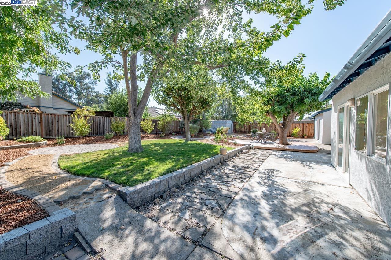 Detail Gallery Image 13 of 42 For 173 Rainier Ave, Livermore,  CA 94551 - 4 Beds | 2 Baths