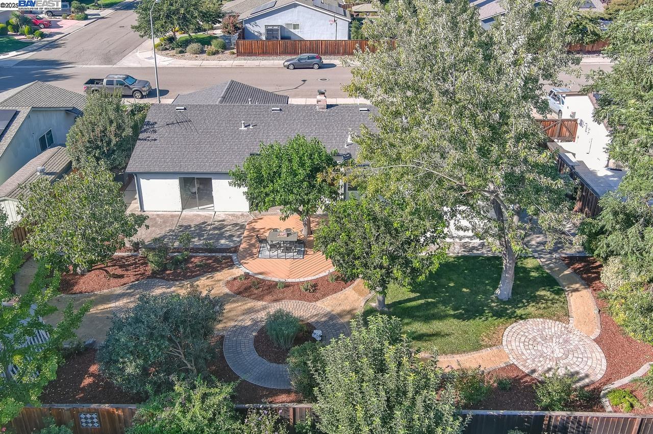 Detail Gallery Image 14 of 42 For 173 Rainier Ave, Livermore,  CA 94551 - 4 Beds | 2 Baths