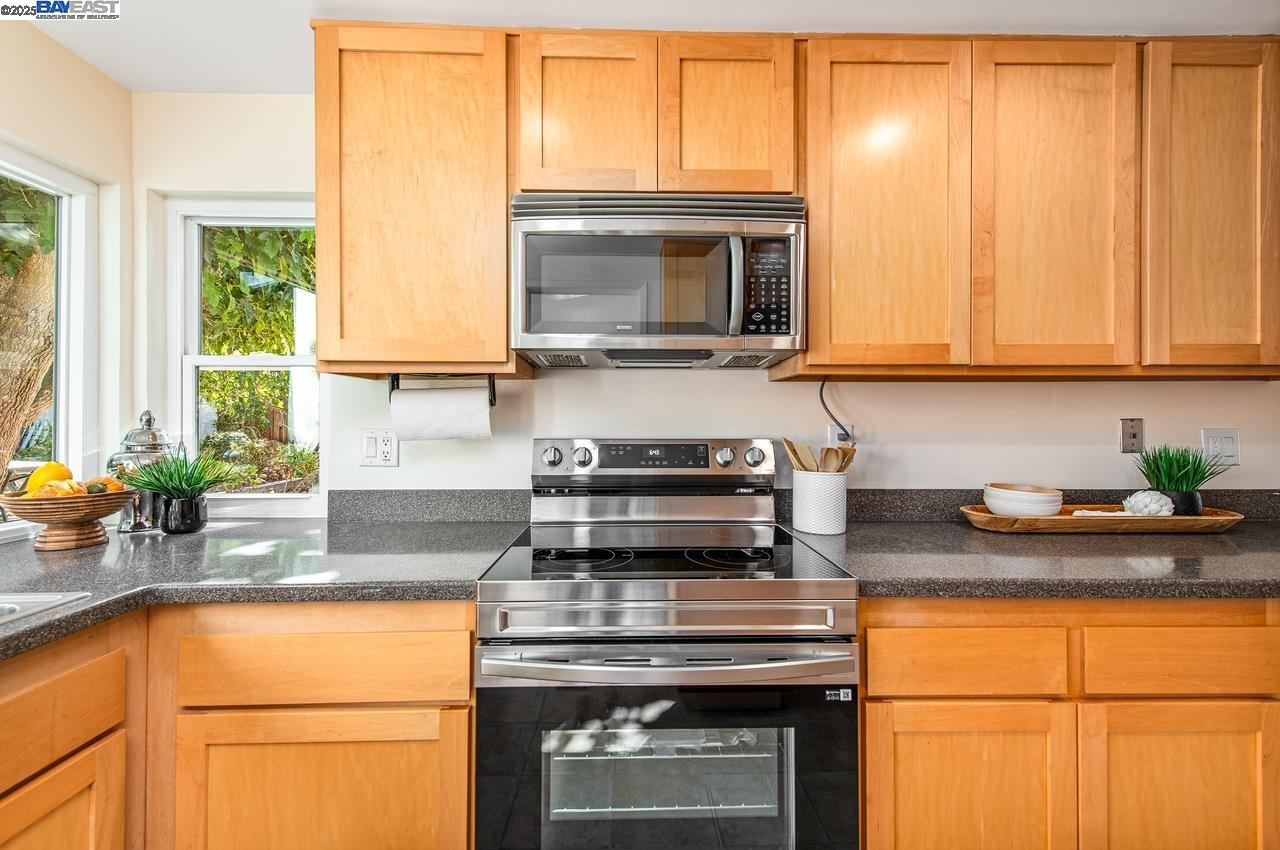Detail Gallery Image 25 of 42 For 173 Rainier Ave, Livermore,  CA 94551 - 4 Beds | 2 Baths
