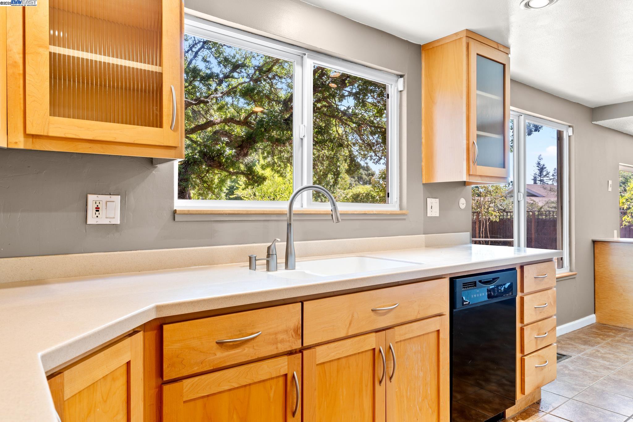 Detail Gallery Image 13 of 52 For 1890 Morello Ave, Pleasant Hill,  CA 94523 - 4 Beds | 2/1 Baths