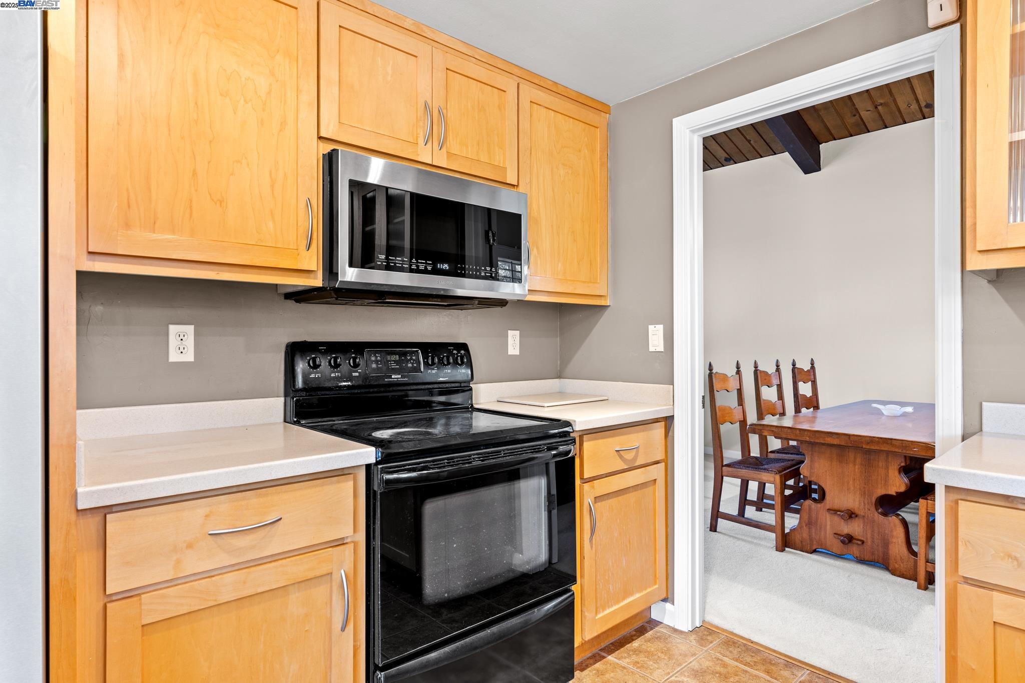 Detail Gallery Image 16 of 52 For 1890 Morello Ave, Pleasant Hill,  CA 94523 - 4 Beds | 2/1 Baths