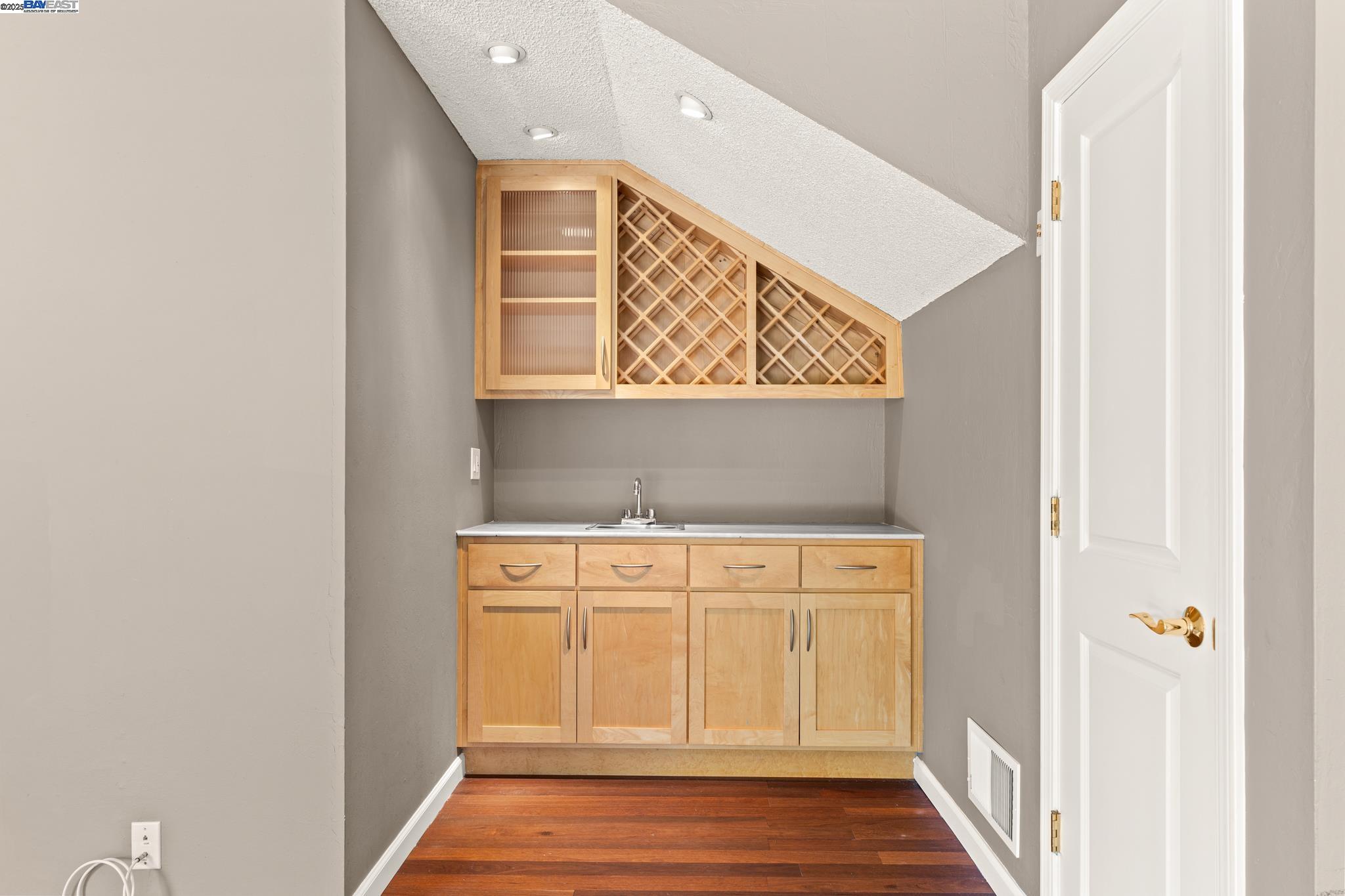 Detail Gallery Image 20 of 52 For 1890 Morello Ave, Pleasant Hill,  CA 94523 - 4 Beds | 2/1 Baths