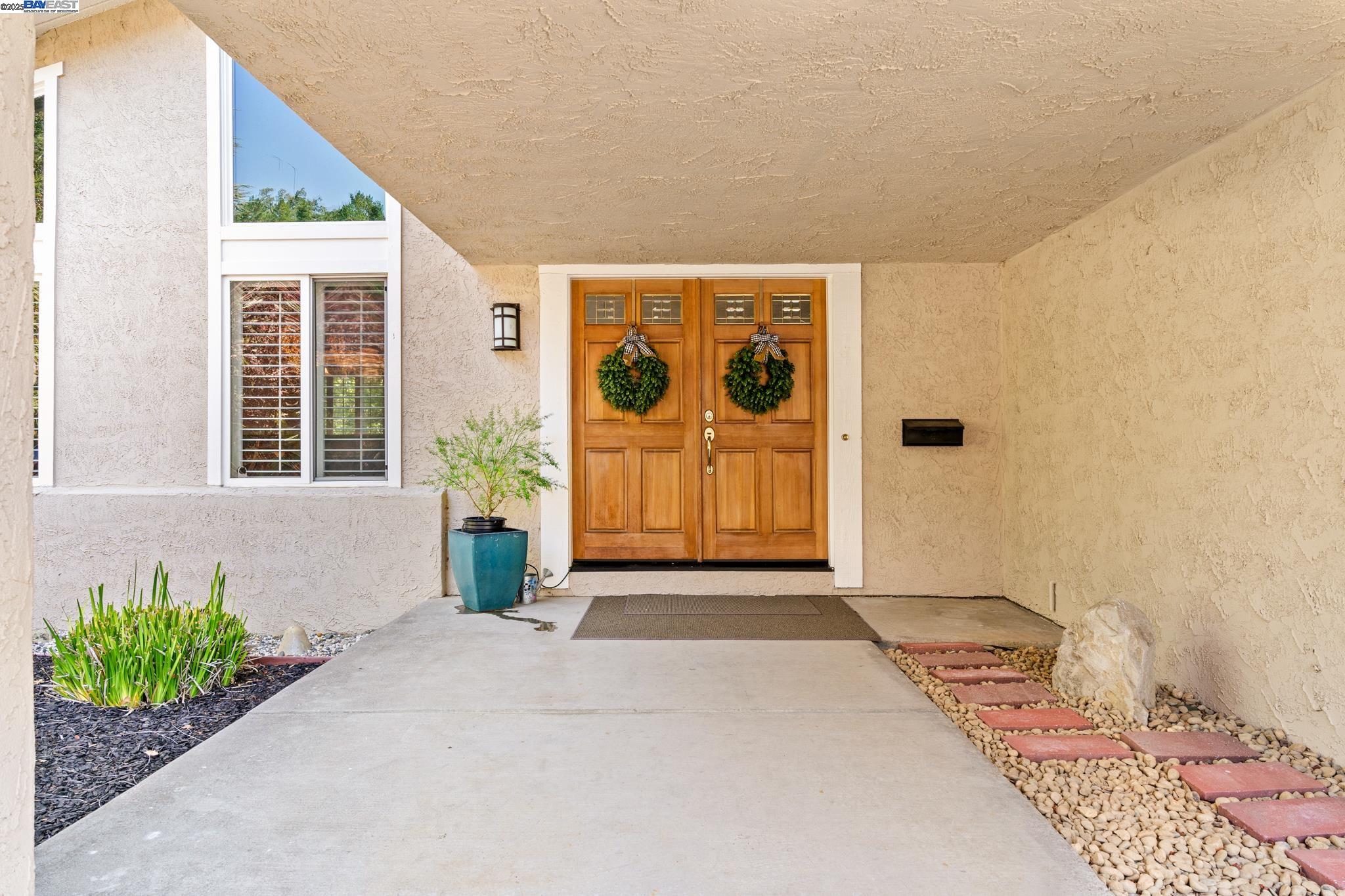 Detail Gallery Image 5 of 52 For 1890 Morello Ave, Pleasant Hill,  CA 94523 - 4 Beds | 2/1 Baths