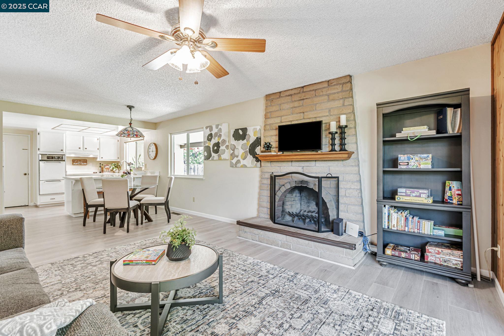 Detail Gallery Image 11 of 42 For 5189 Jomar Dr, Concord,  CA 94521 - 3 Beds | 2 Baths