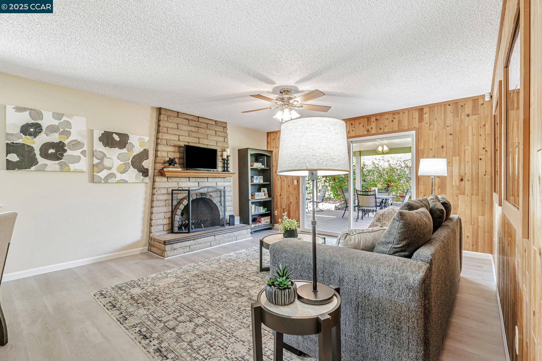 Detail Gallery Image 13 of 42 For 5189 Jomar Dr, Concord,  CA 94521 - 3 Beds | 2 Baths