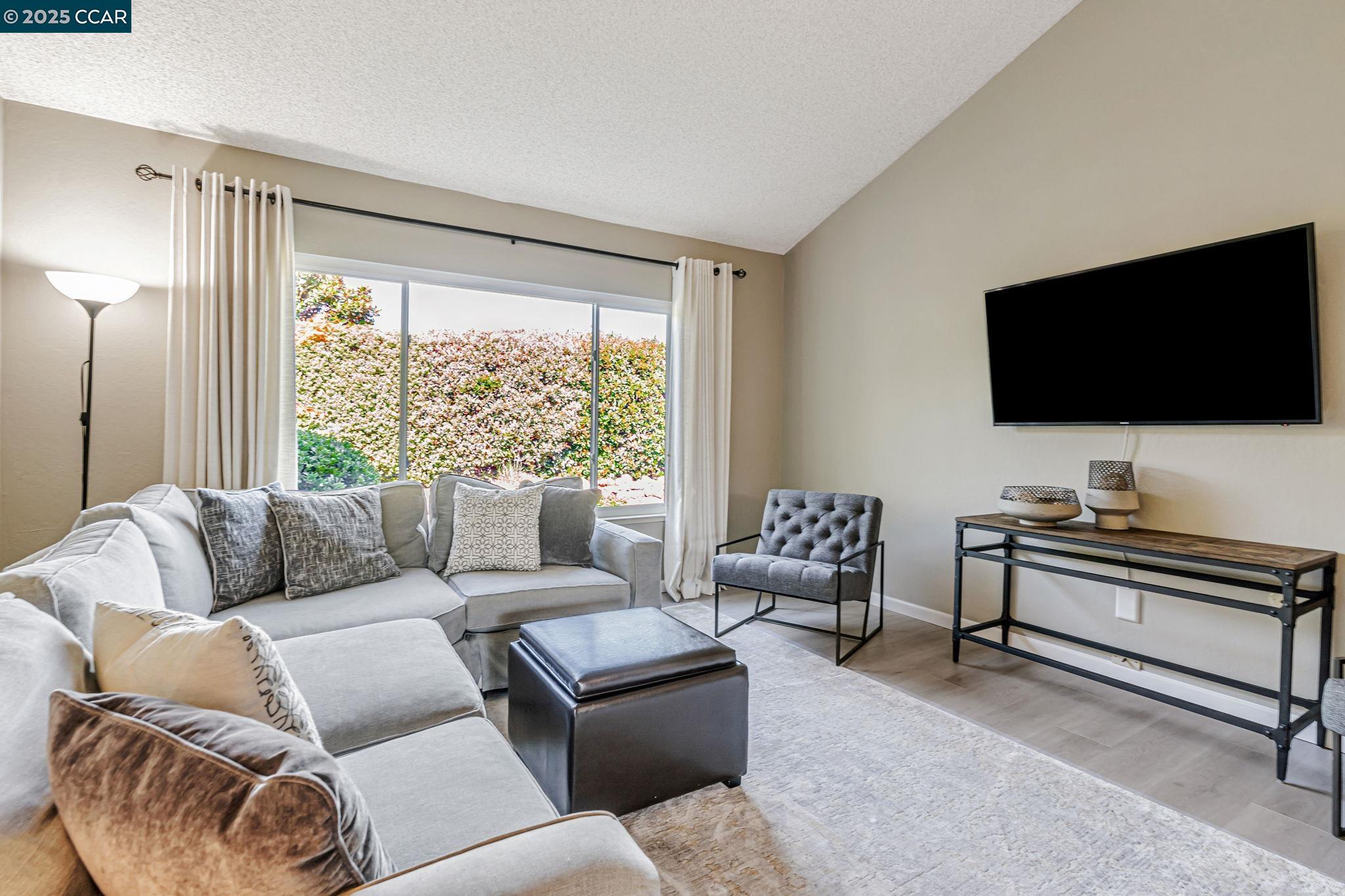Detail Gallery Image 5 of 42 For 5189 Jomar Dr, Concord,  CA 94521 - 3 Beds | 2 Baths