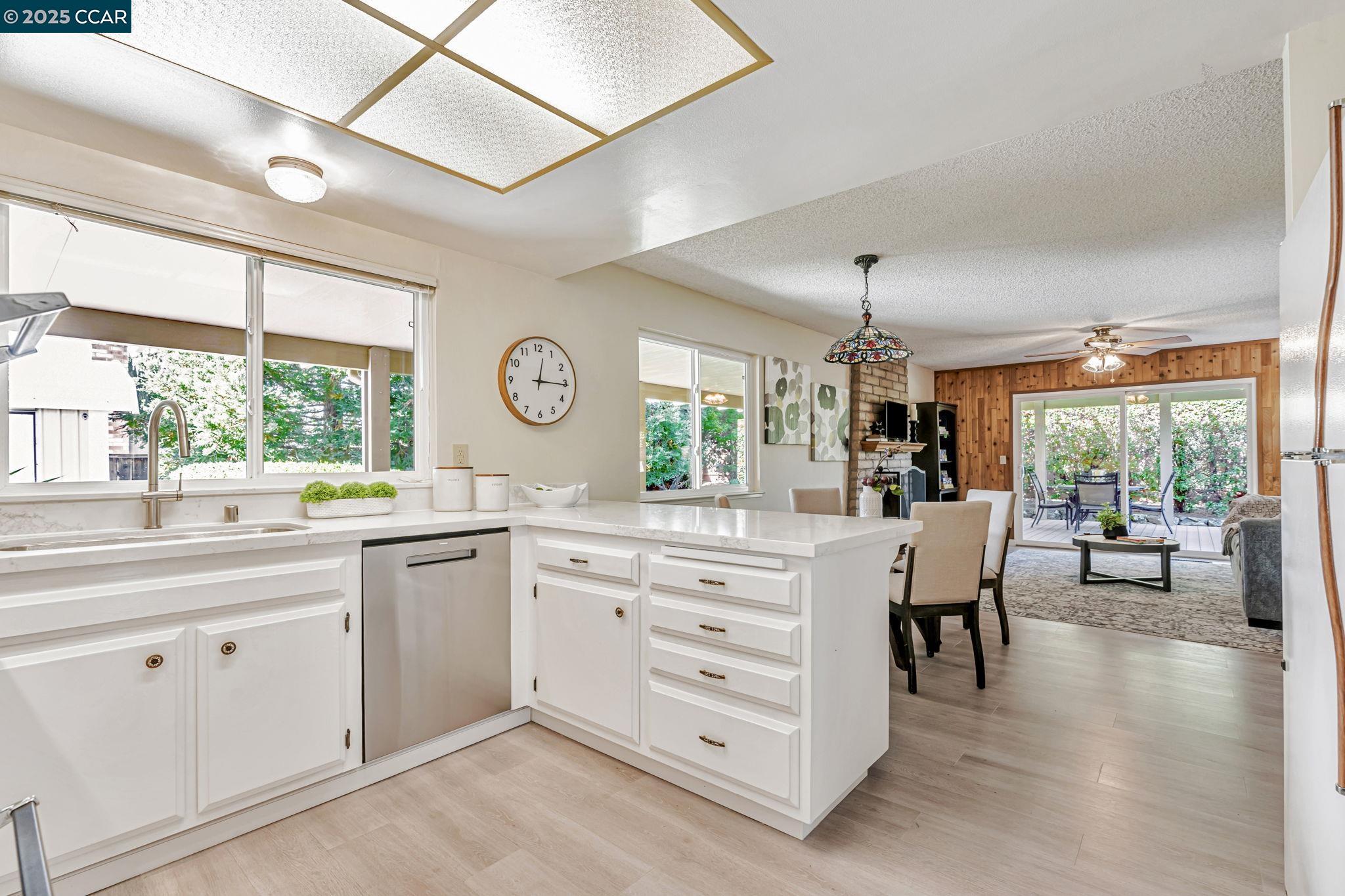 Detail Gallery Image 9 of 42 For 5189 Jomar Dr, Concord,  CA 94521 - 3 Beds | 2 Baths