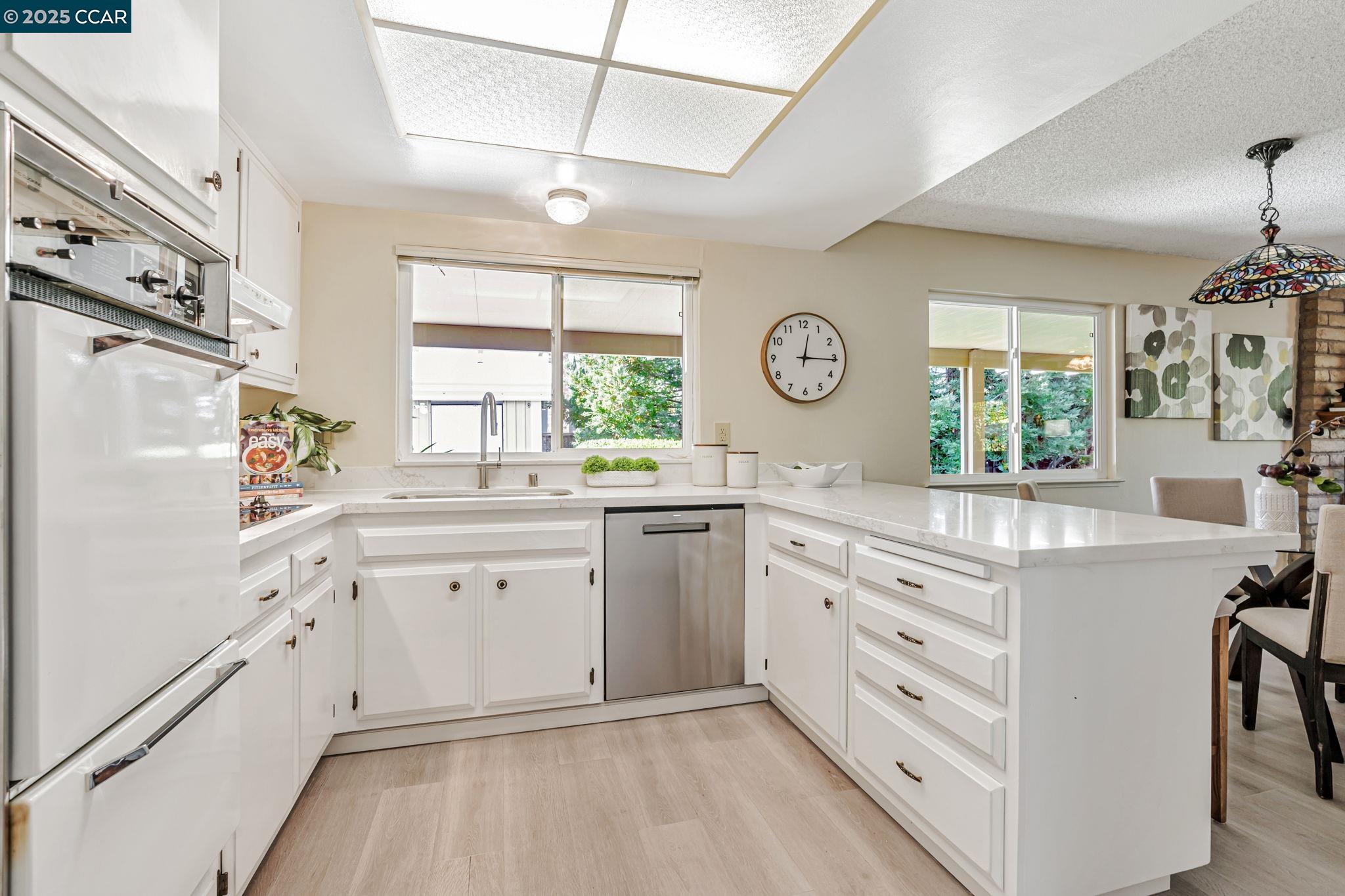 Detail Gallery Image 10 of 42 For 5189 Jomar Dr, Concord,  CA 94521 - 3 Beds | 2 Baths