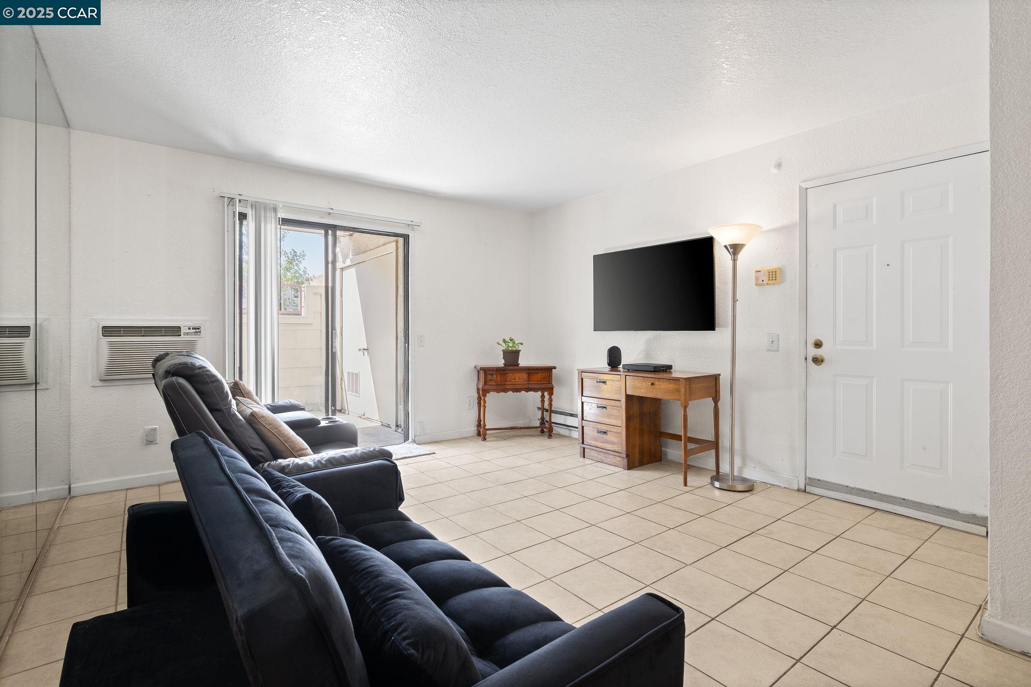 Detail Gallery Image 4 of 29 For 8 Lancaster Cir #118,  Bay Point,  CA 94565 - 2 Beds | 1 Baths