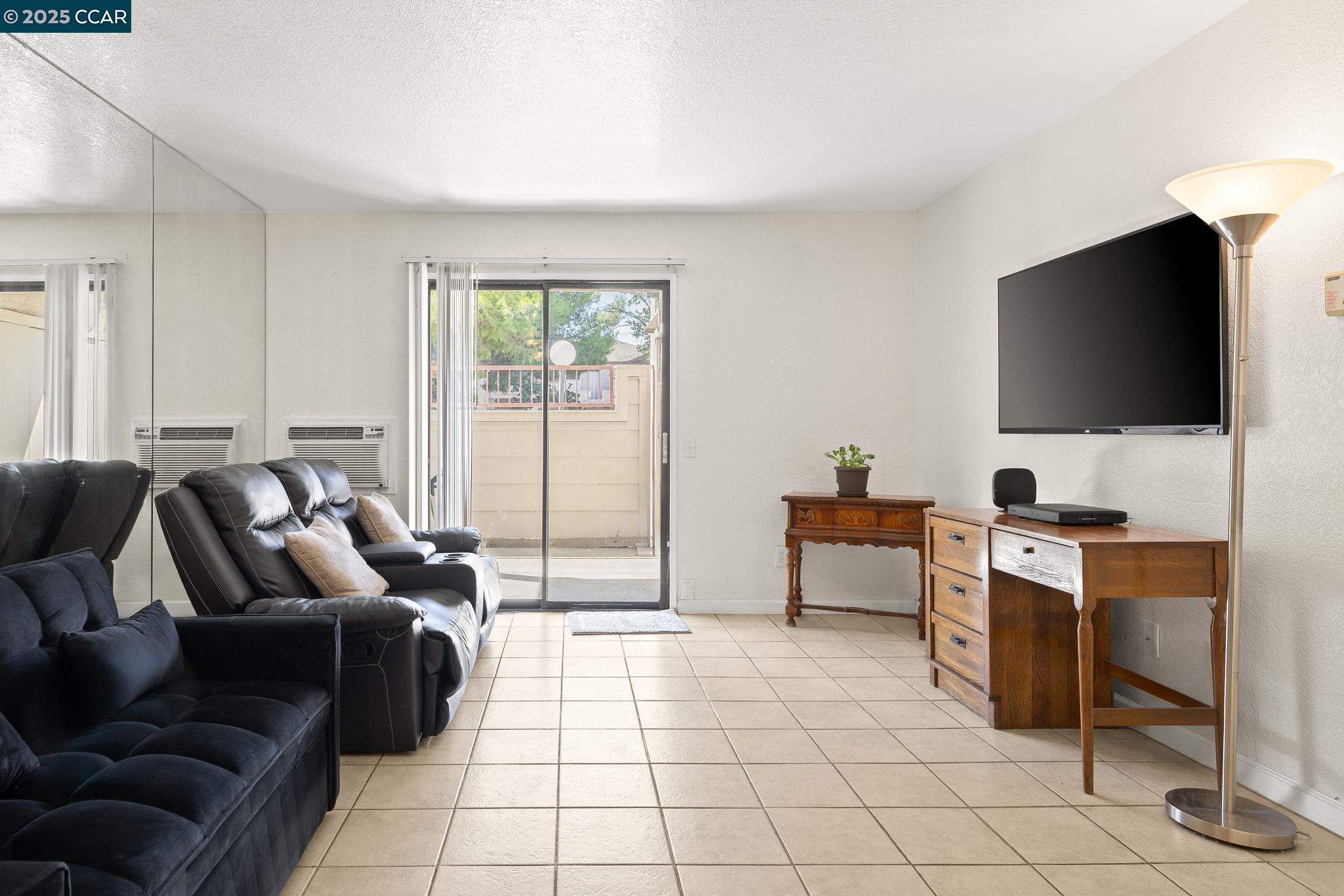 Detail Gallery Image 7 of 29 For 8 Lancaster Cir #118,  Bay Point,  CA 94565 - 2 Beds | 1 Baths