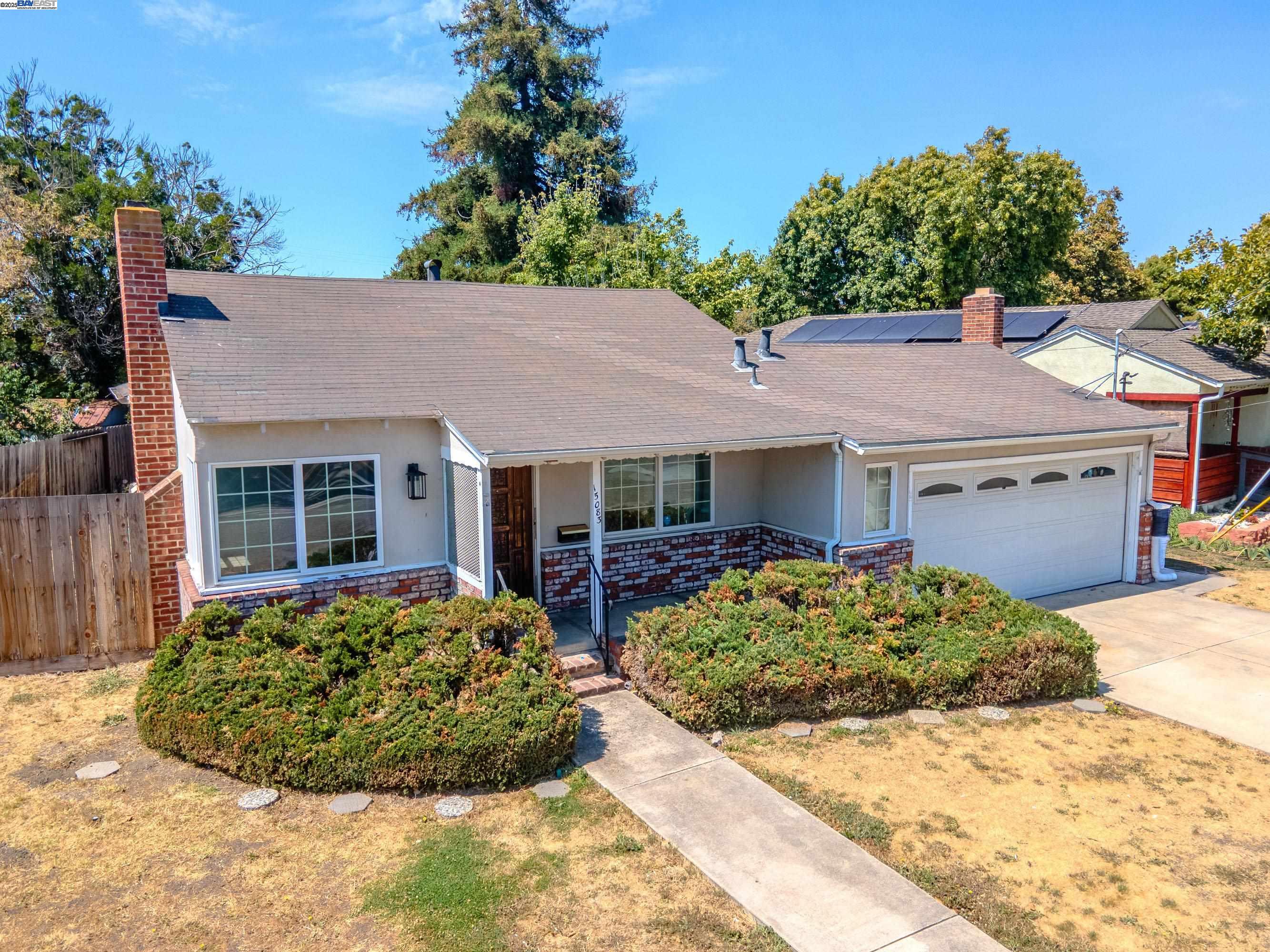 Detail Gallery Image 2 of 21 For 15083 Alexandria St, San Leandro,  CA 94579 - 2 Beds | 1 Baths