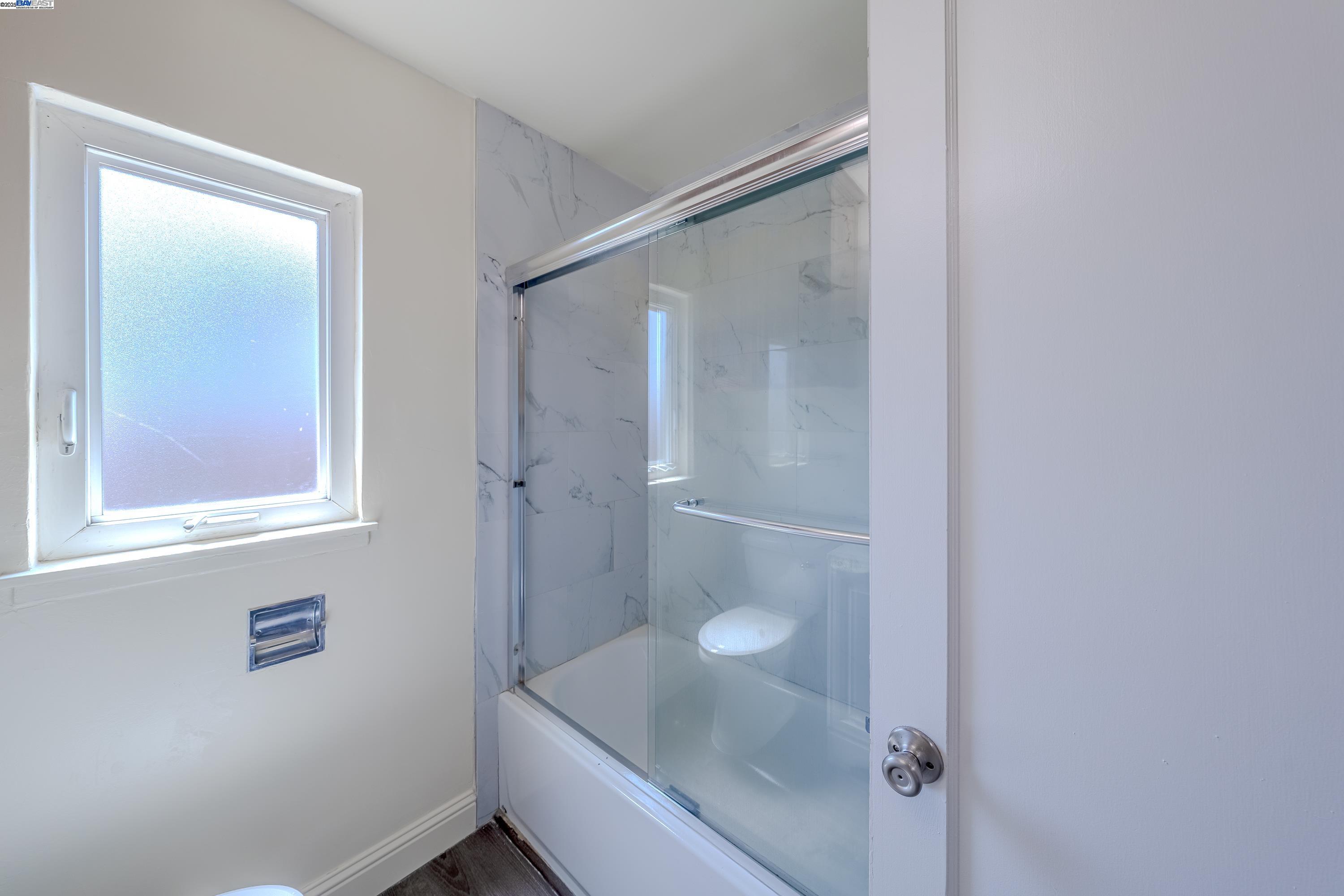 Detail Gallery Image 16 of 21 For 15083 Alexandria St, San Leandro,  CA 94579 - 2 Beds | 1 Baths