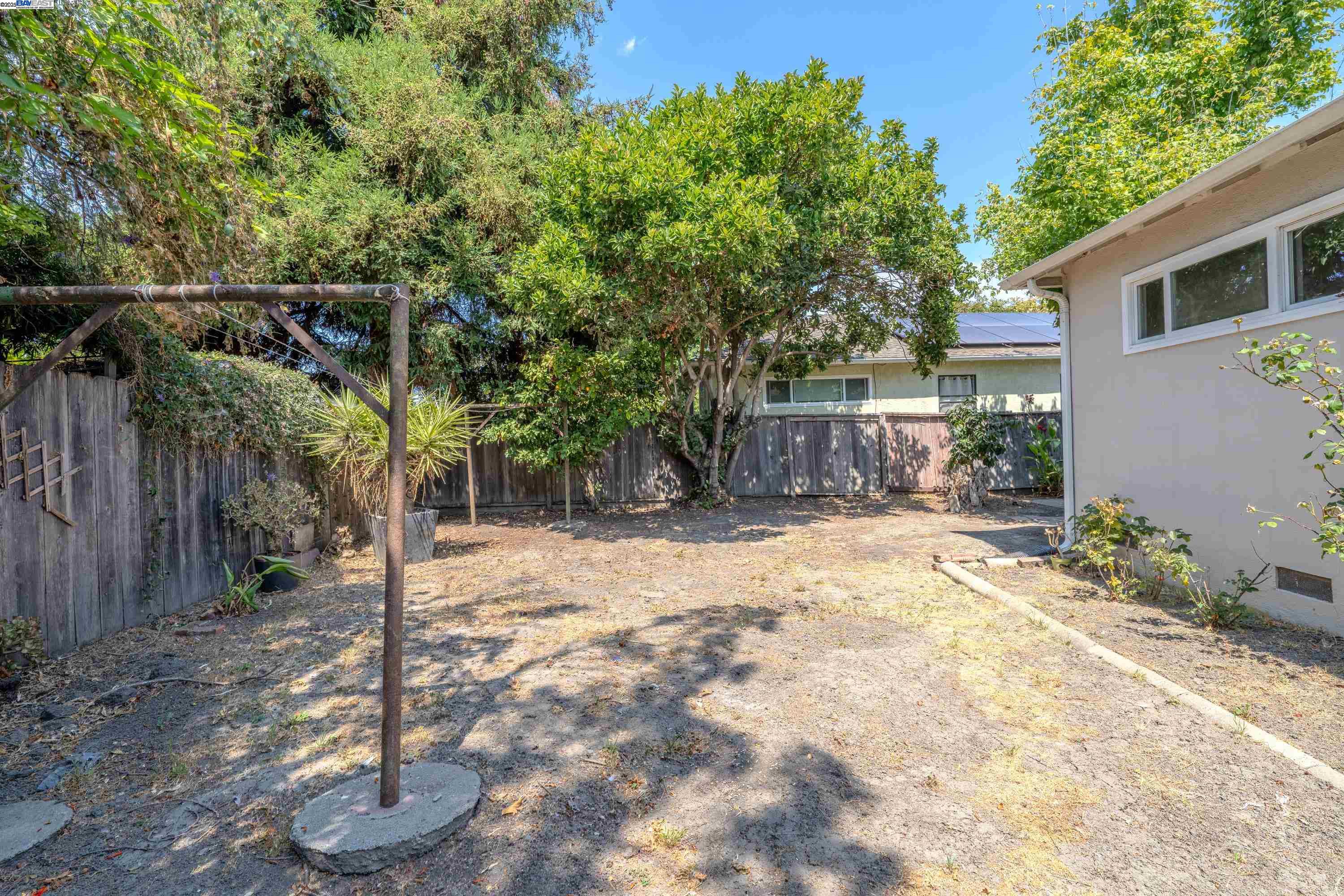 Detail Gallery Image 18 of 21 For 15083 Alexandria St, San Leandro,  CA 94579 - 2 Beds | 1 Baths