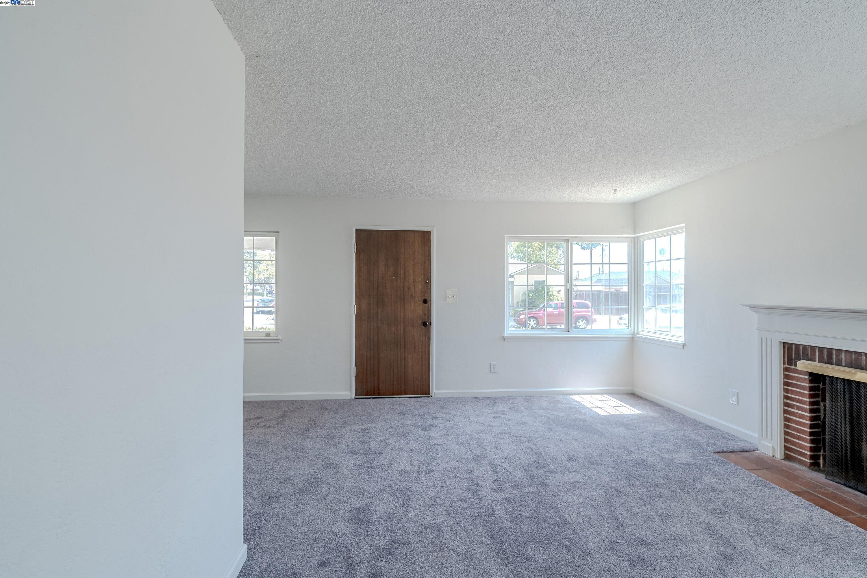 Detail Gallery Image 5 of 21 For 15083 Alexandria St, San Leandro,  CA 94579 - 2 Beds | 1 Baths