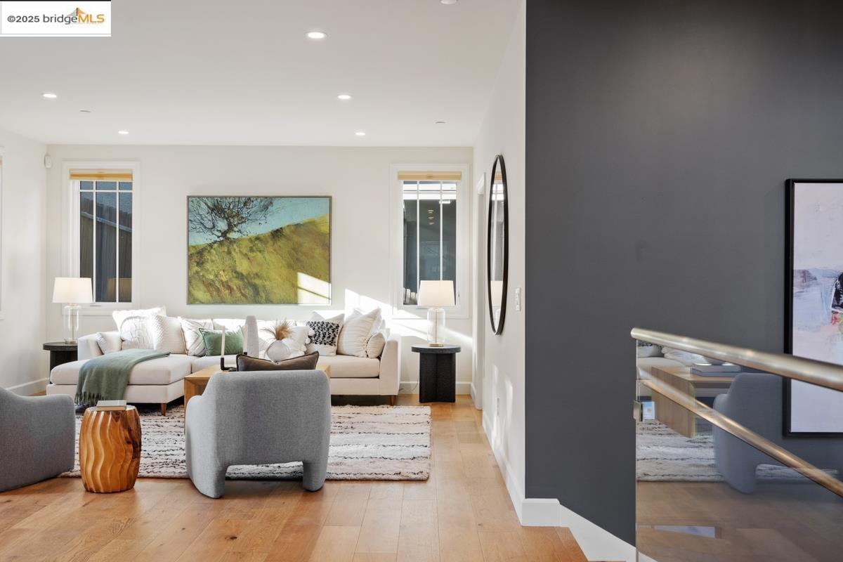 Detail Gallery Image 11 of 60 For 963 Grosvenor Place, Oakland,  CA 94610 - 4 Beds | 4 Baths