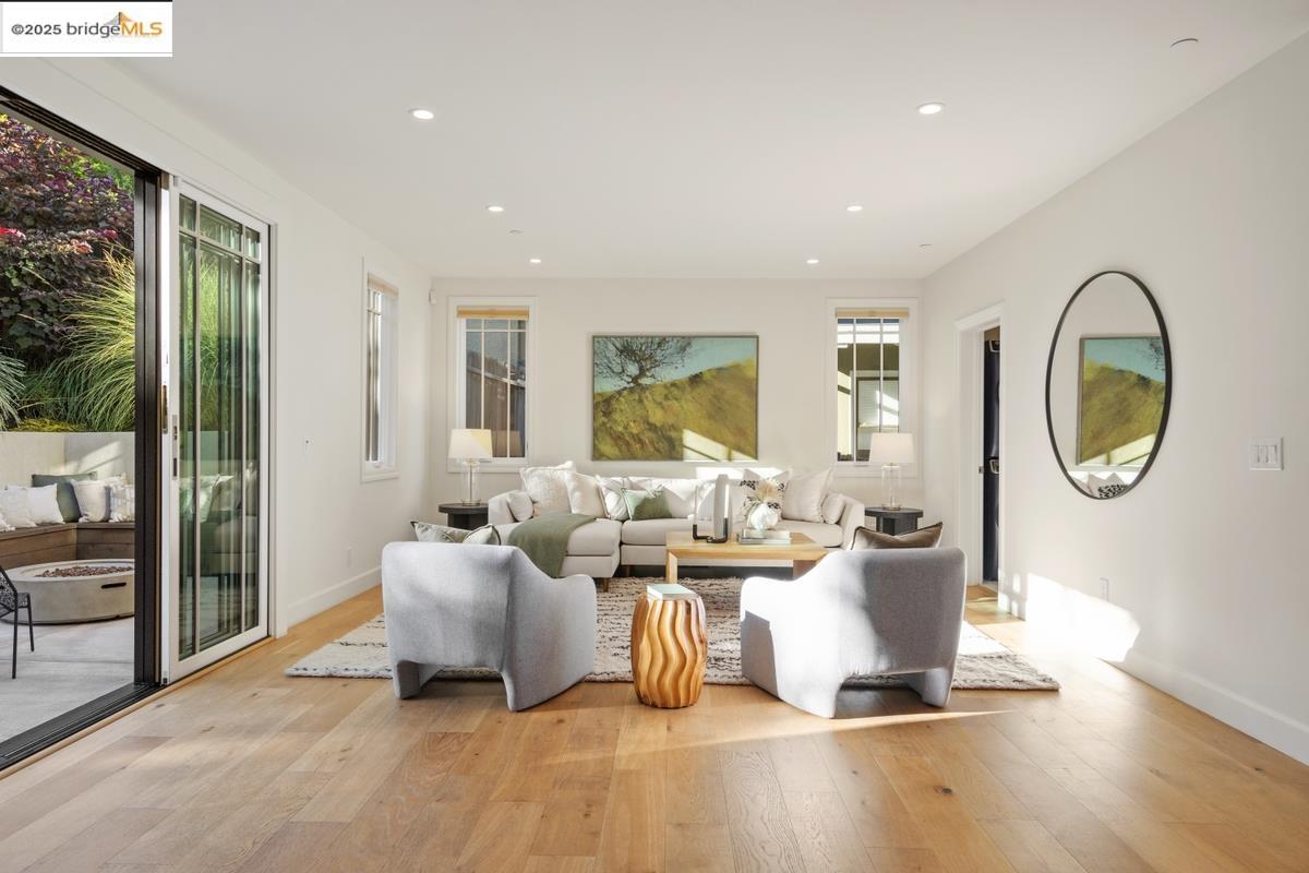 Detail Gallery Image 12 of 60 For 963 Grosvenor Place, Oakland,  CA 94610 - 4 Beds | 4 Baths