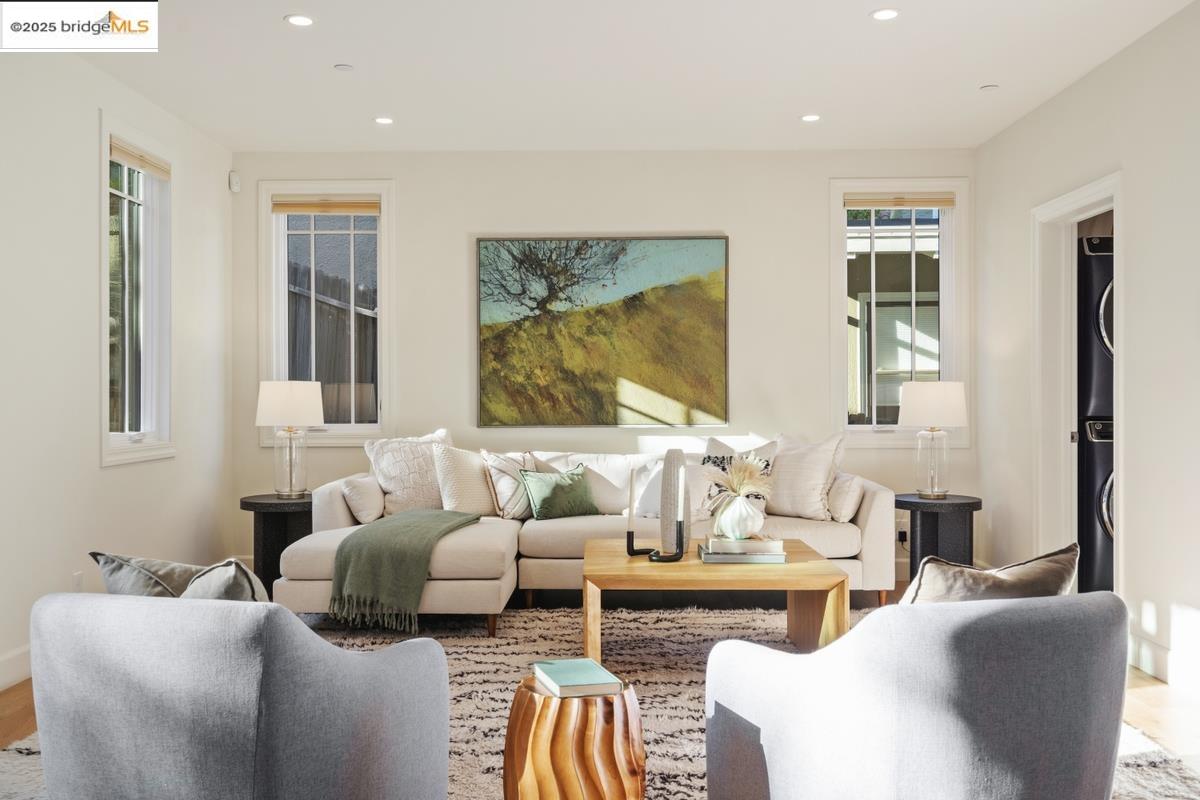 Detail Gallery Image 14 of 60 For 963 Grosvenor Place, Oakland,  CA 94610 - 4 Beds | 4 Baths