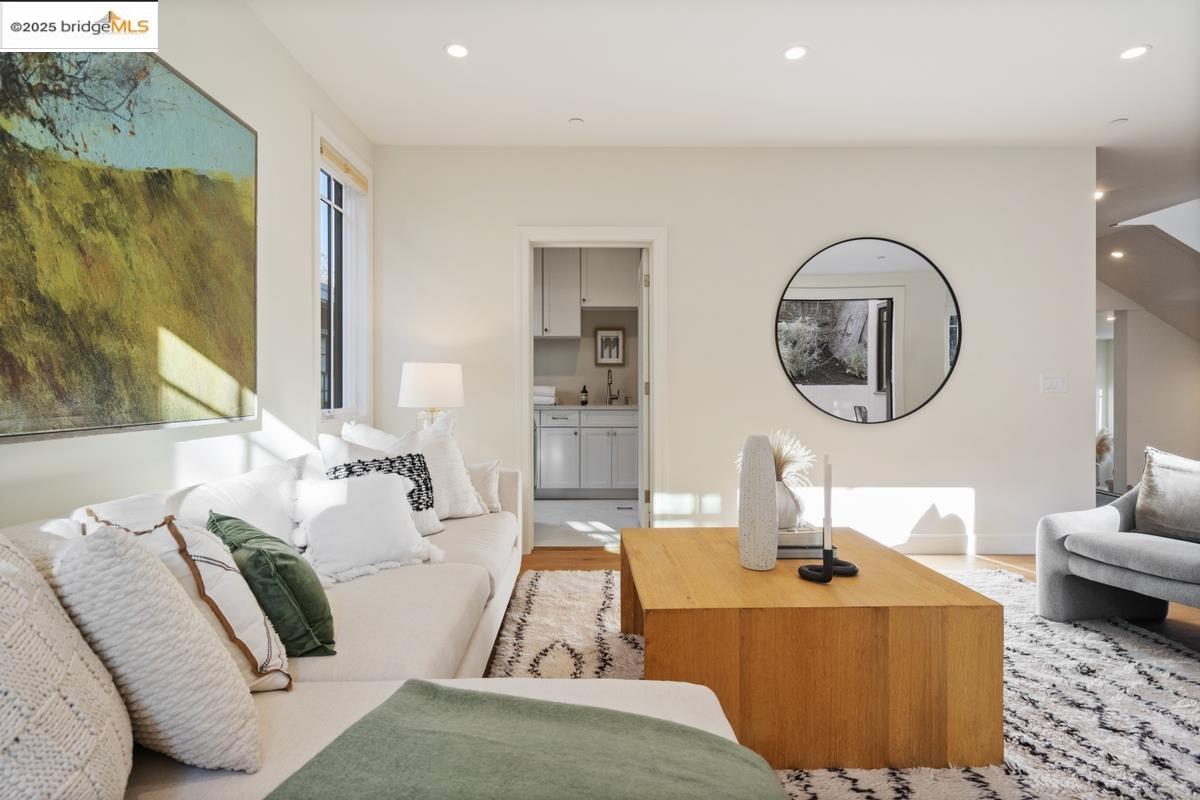 Detail Gallery Image 15 of 60 For 963 Grosvenor Place, Oakland,  CA 94610 - 4 Beds | 4 Baths