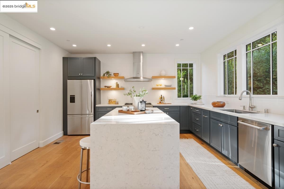 Detail Gallery Image 17 of 60 For 963 Grosvenor Place, Oakland,  CA 94610 - 4 Beds | 4 Baths