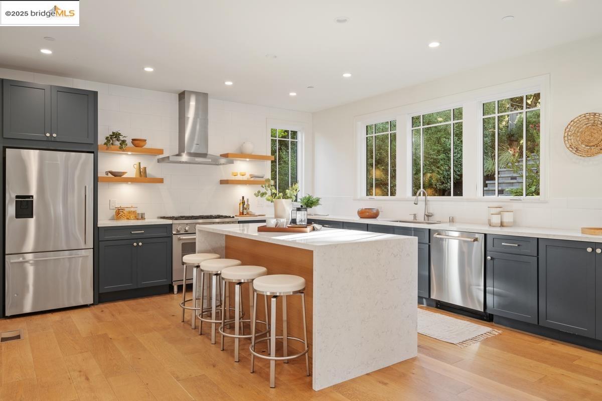 Detail Gallery Image 18 of 60 For 963 Grosvenor Place, Oakland,  CA 94610 - 4 Beds | 4 Baths