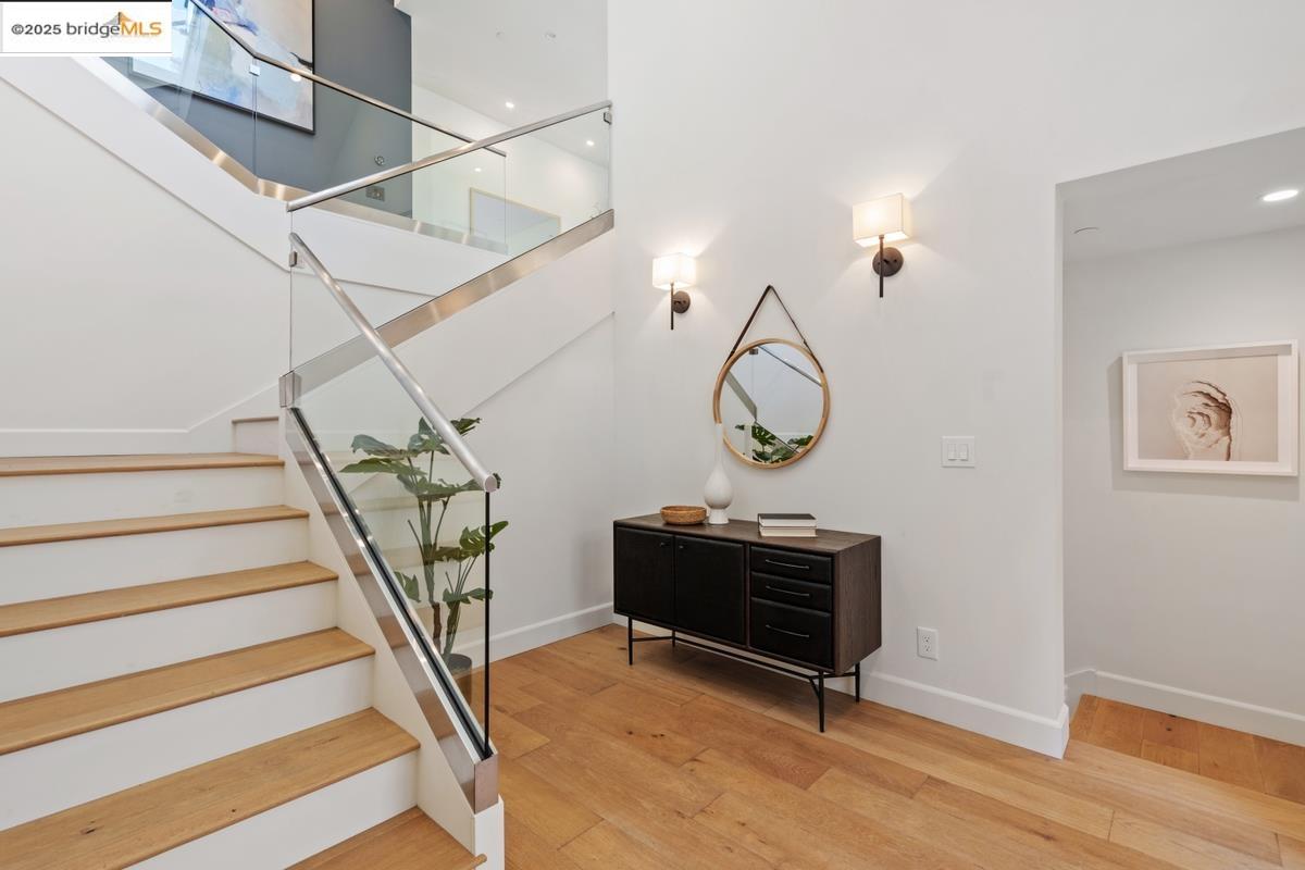 Detail Gallery Image 3 of 60 For 963 Grosvenor Place, Oakland,  CA 94610 - 4 Beds | 4 Baths