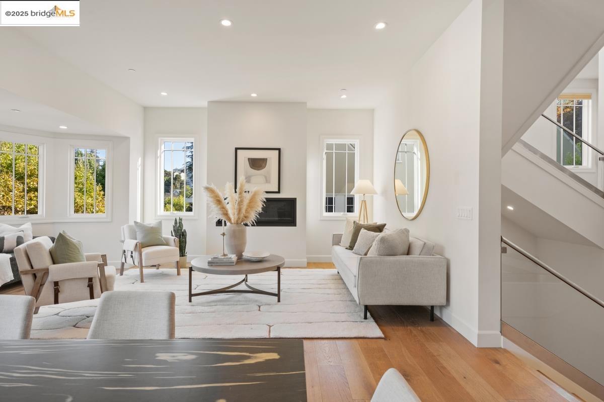 Detail Gallery Image 4 of 60 For 963 Grosvenor Place, Oakland,  CA 94610 - 4 Beds | 4 Baths