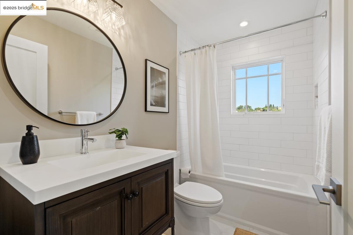 Detail Gallery Image 35 of 60 For 963 Grosvenor Place, Oakland,  CA 94610 - 4 Beds | 4 Baths