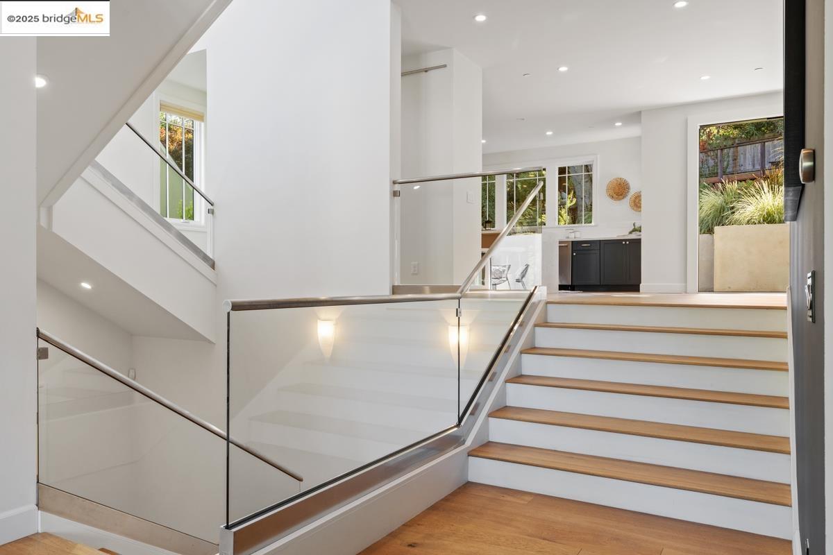 Detail Gallery Image 38 of 60 For 963 Grosvenor Place, Oakland,  CA 94610 - 4 Beds | 4 Baths