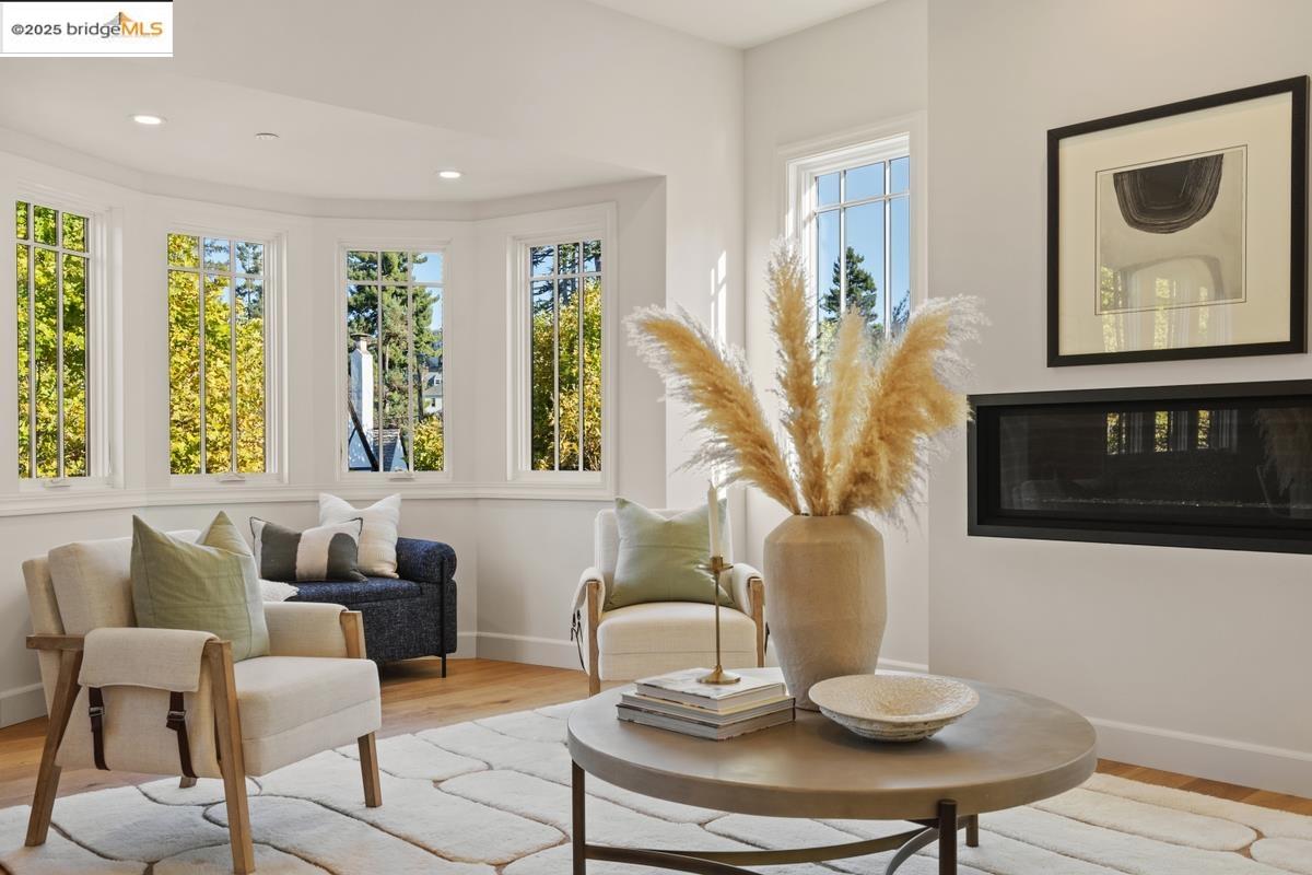 Detail Gallery Image 5 of 60 For 963 Grosvenor Place, Oakland,  CA 94610 - 4 Beds | 4 Baths