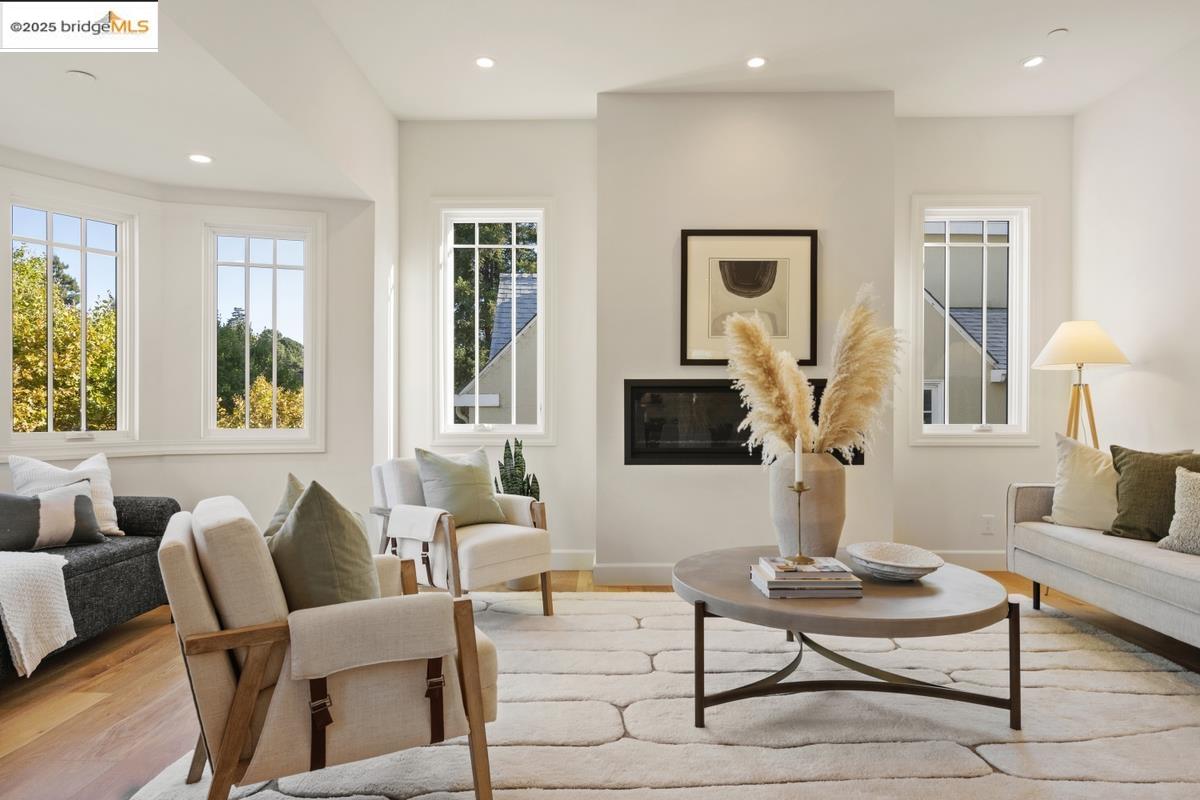 Detail Gallery Image 6 of 60 For 963 Grosvenor Place, Oakland,  CA 94610 - 4 Beds | 4 Baths