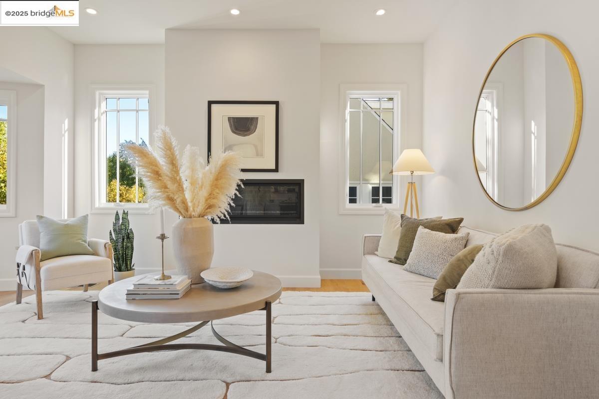 Detail Gallery Image 10 of 60 For 963 Grosvenor Place, Oakland,  CA 94610 - 4 Beds | 4 Baths
